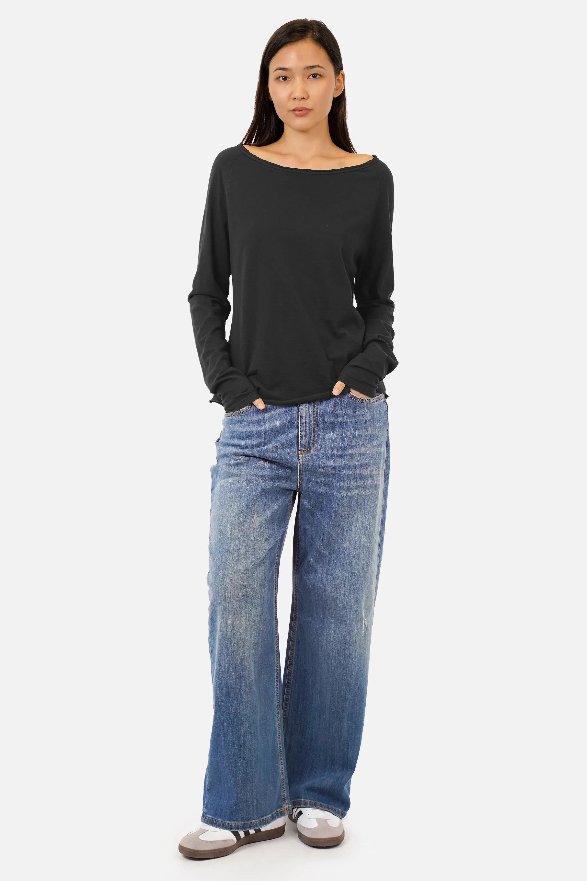 Tehi Longsleeve aus weicher Fiammato-Baumwolle mit Slub-Jersey Struktur und femininem Rundhalsausschnitt
