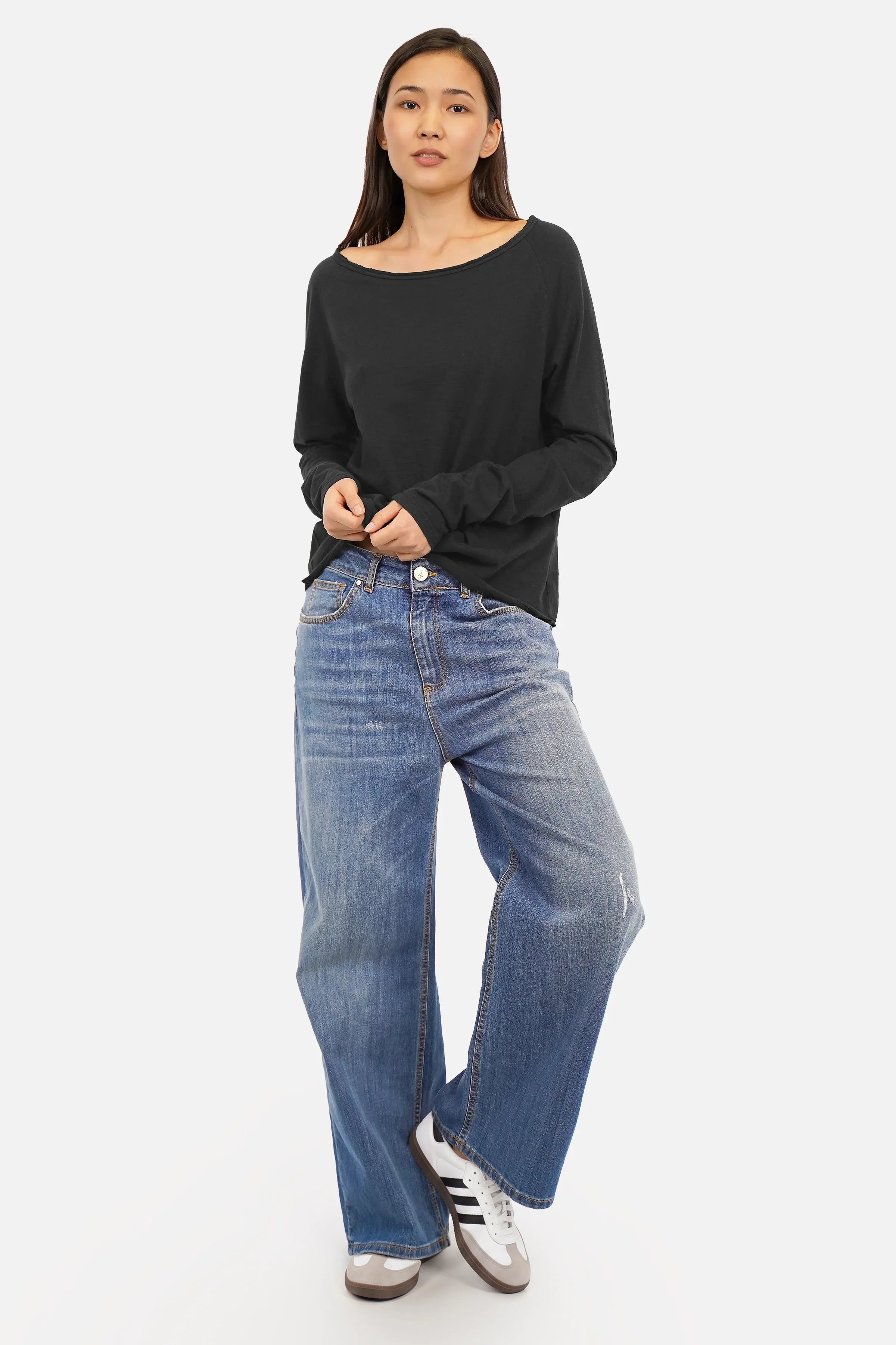 Tehi Longsleeve aus weicher Fiammato-Baumwolle mit Slub-Jersey und extralangen Raglanärmeln in Regular Fit