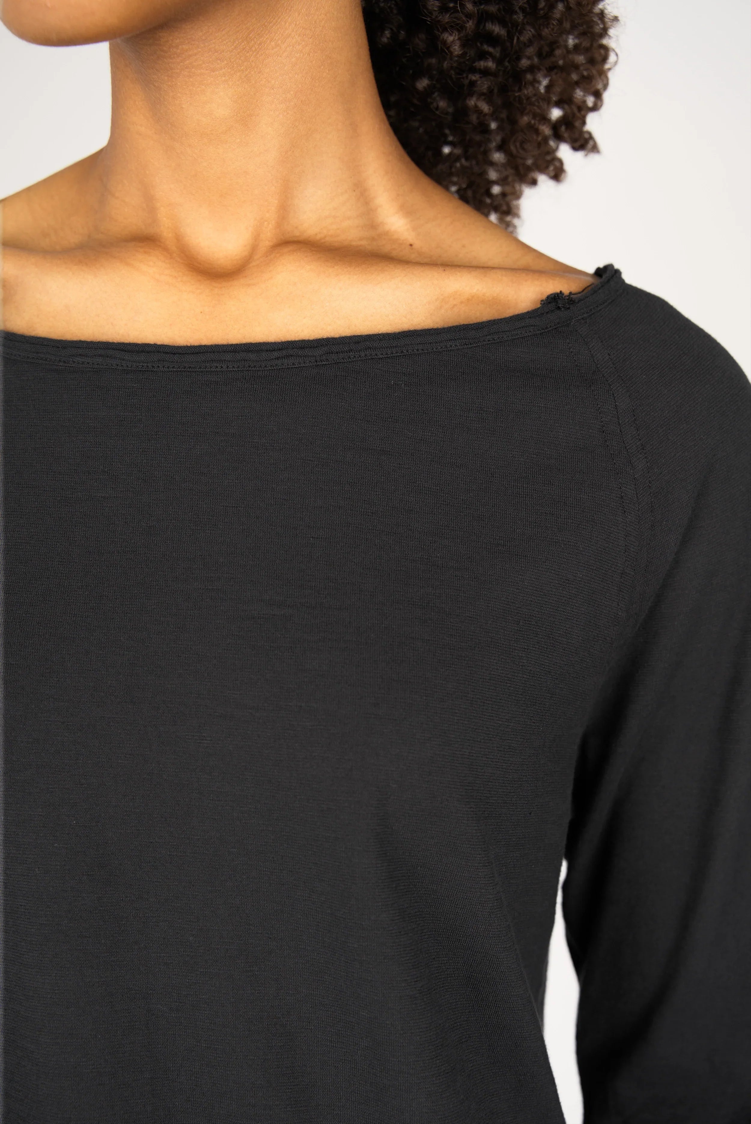 TEHI Longsleeve black soft fiammato cotton with round neckline and long raglan sleeves
