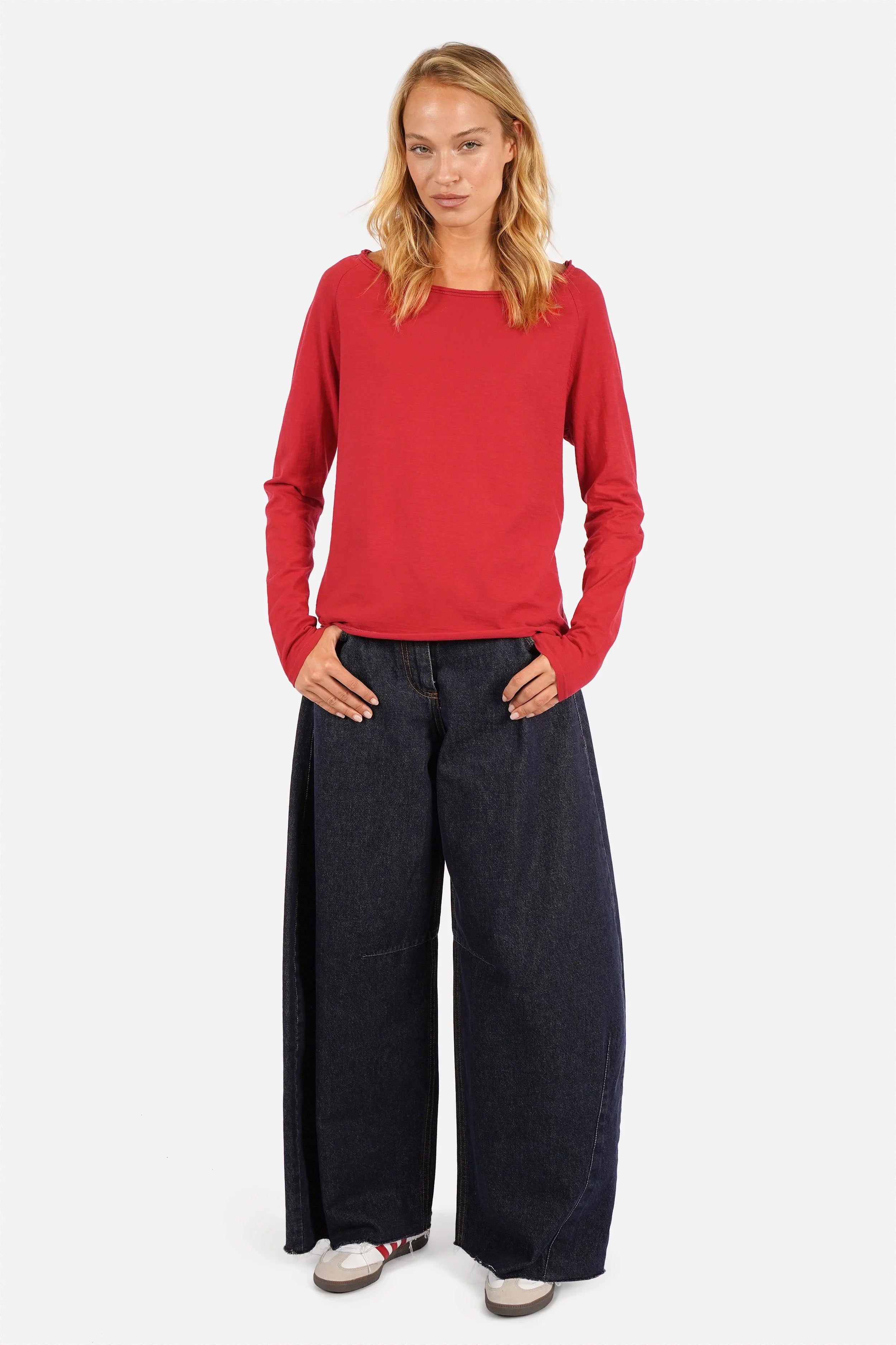 TEHI Longsleeve aus Fiammato-Baumwolle mit Rundhalsausschnitt und extralangen Raglanärmeln in Regular Fit