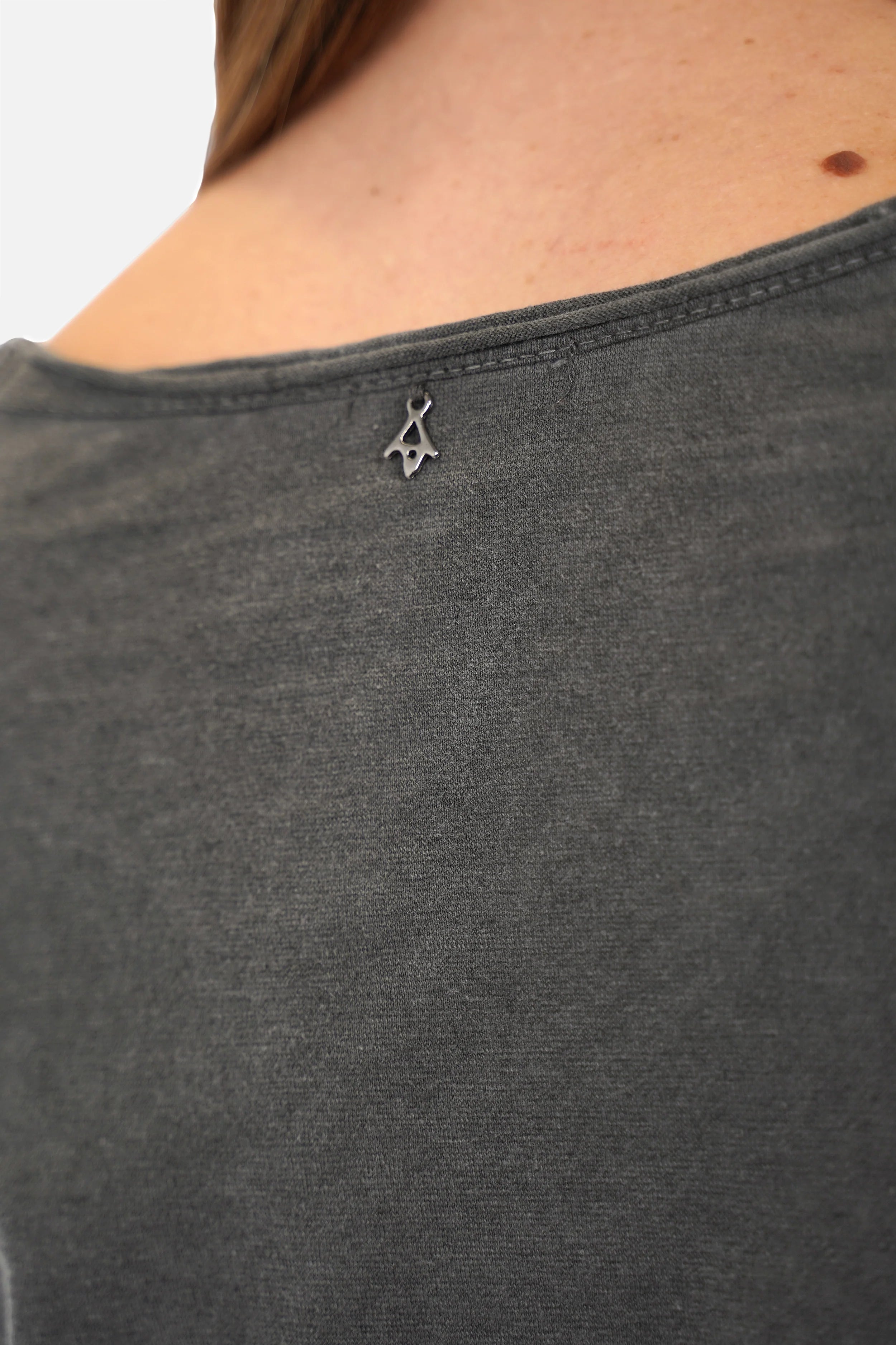 TEHI Longsleeve in fiammato cotton, soft slub jersey, round neck, extra-long raglan sleeves, regular fit.