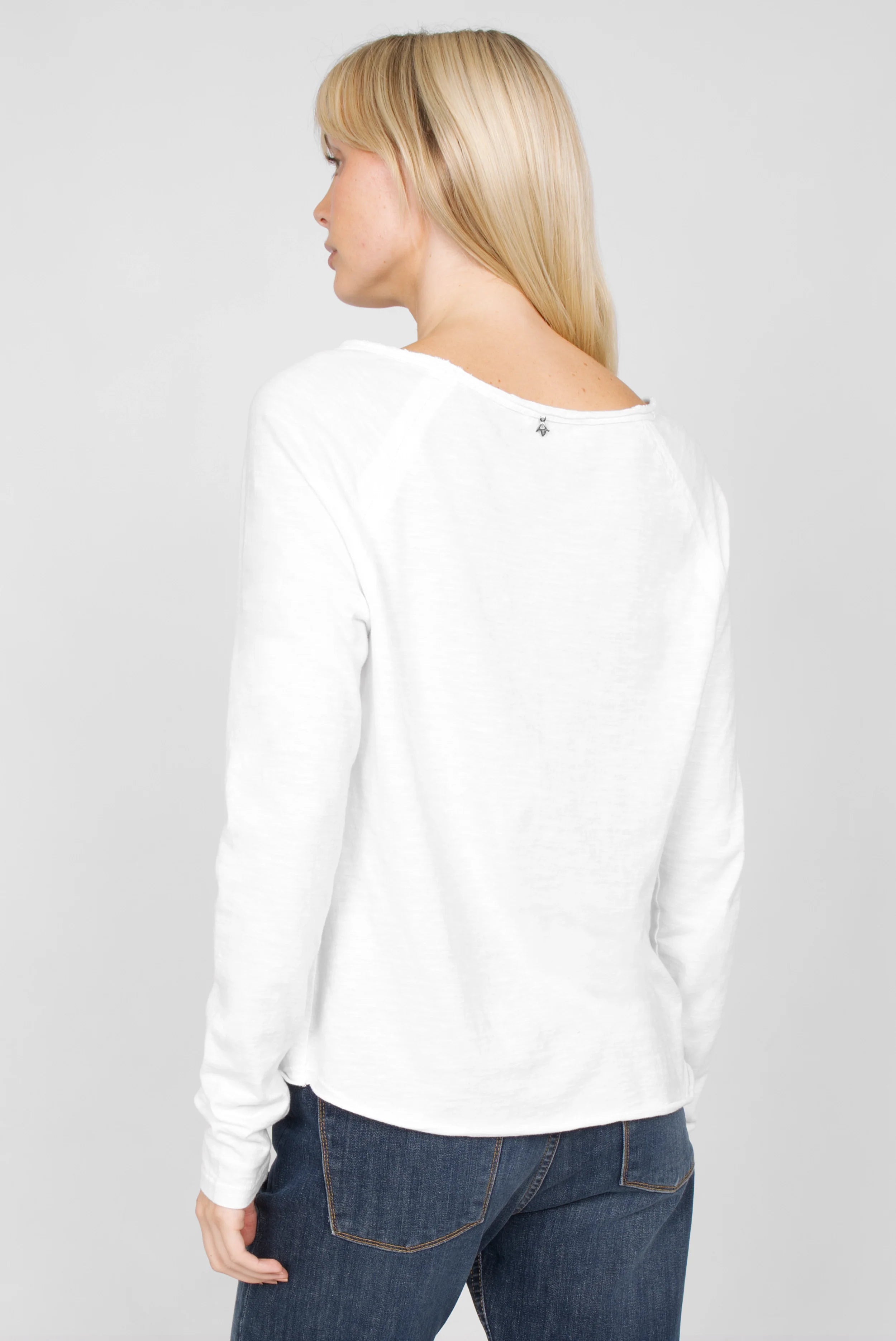 TEHI Longsleeve Damen weißes Fiammato Baumwollshirt mit Rundhalsausschnitt und extralangen Raglanärmeln