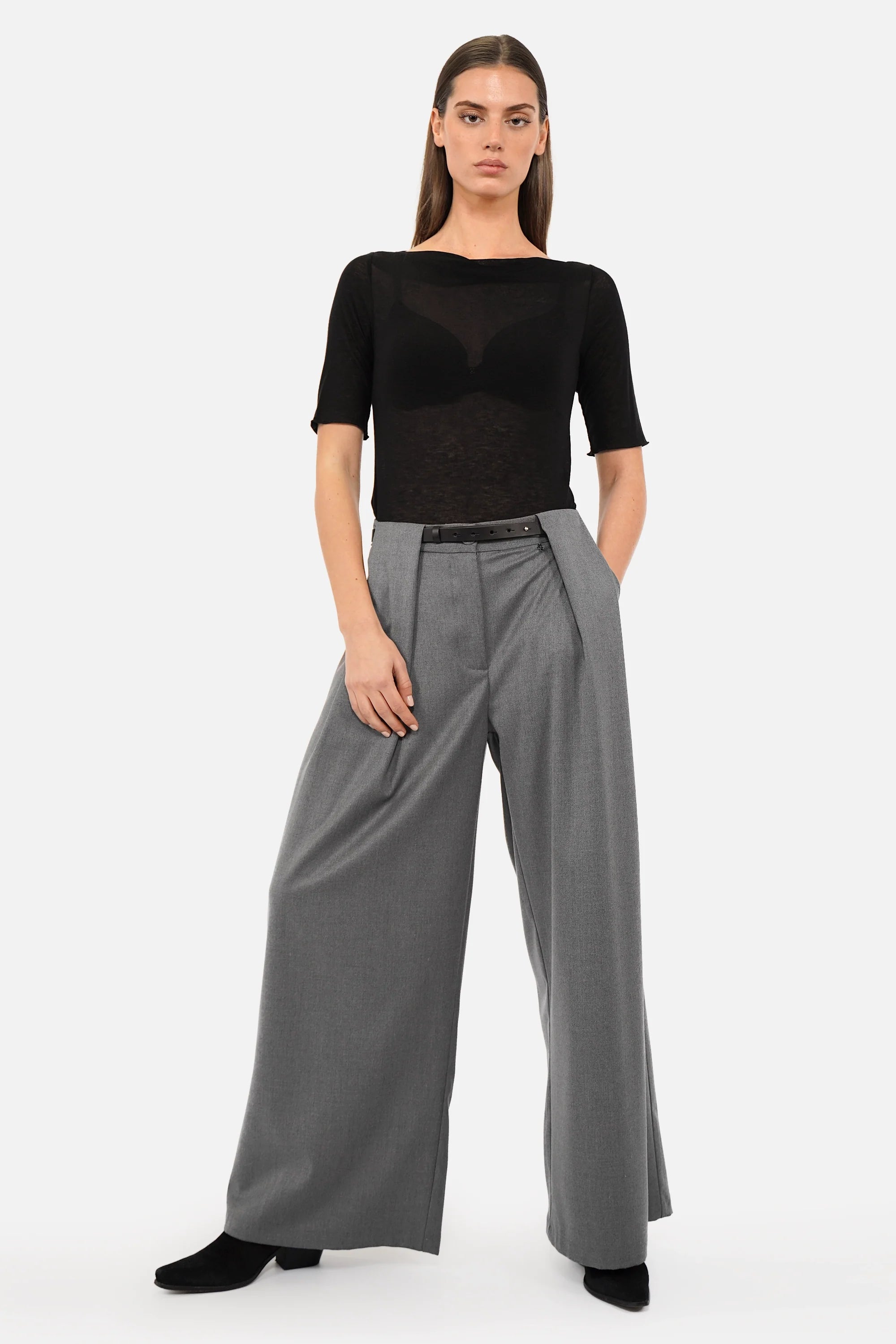 Damen Bundfaltenhose mit Gürtel und Knopfverschluss aus fließendem Material