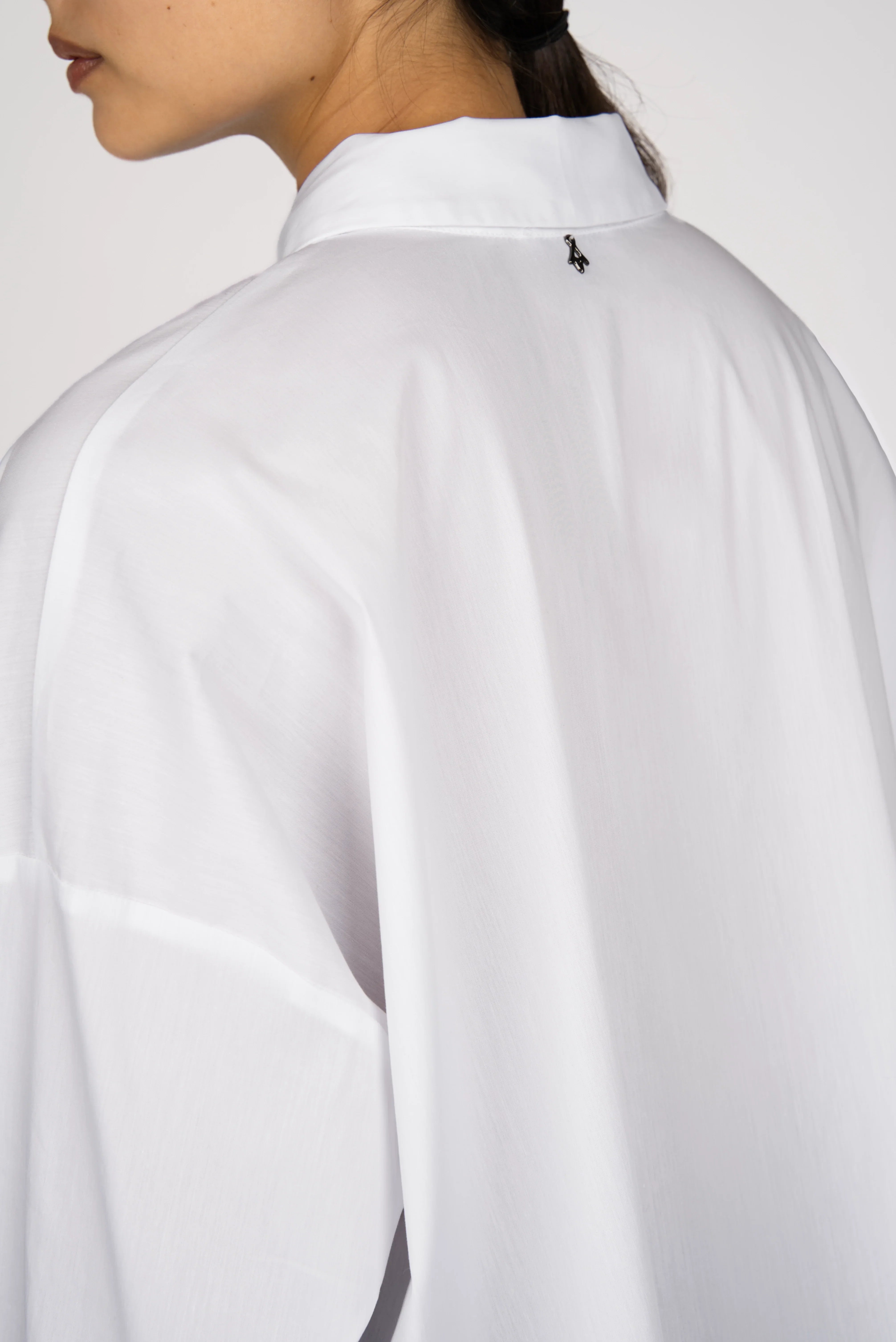 TIALY Oversized Bluse aus weißer Popeline mit klassischem Kragen und überschnittenen Schultern