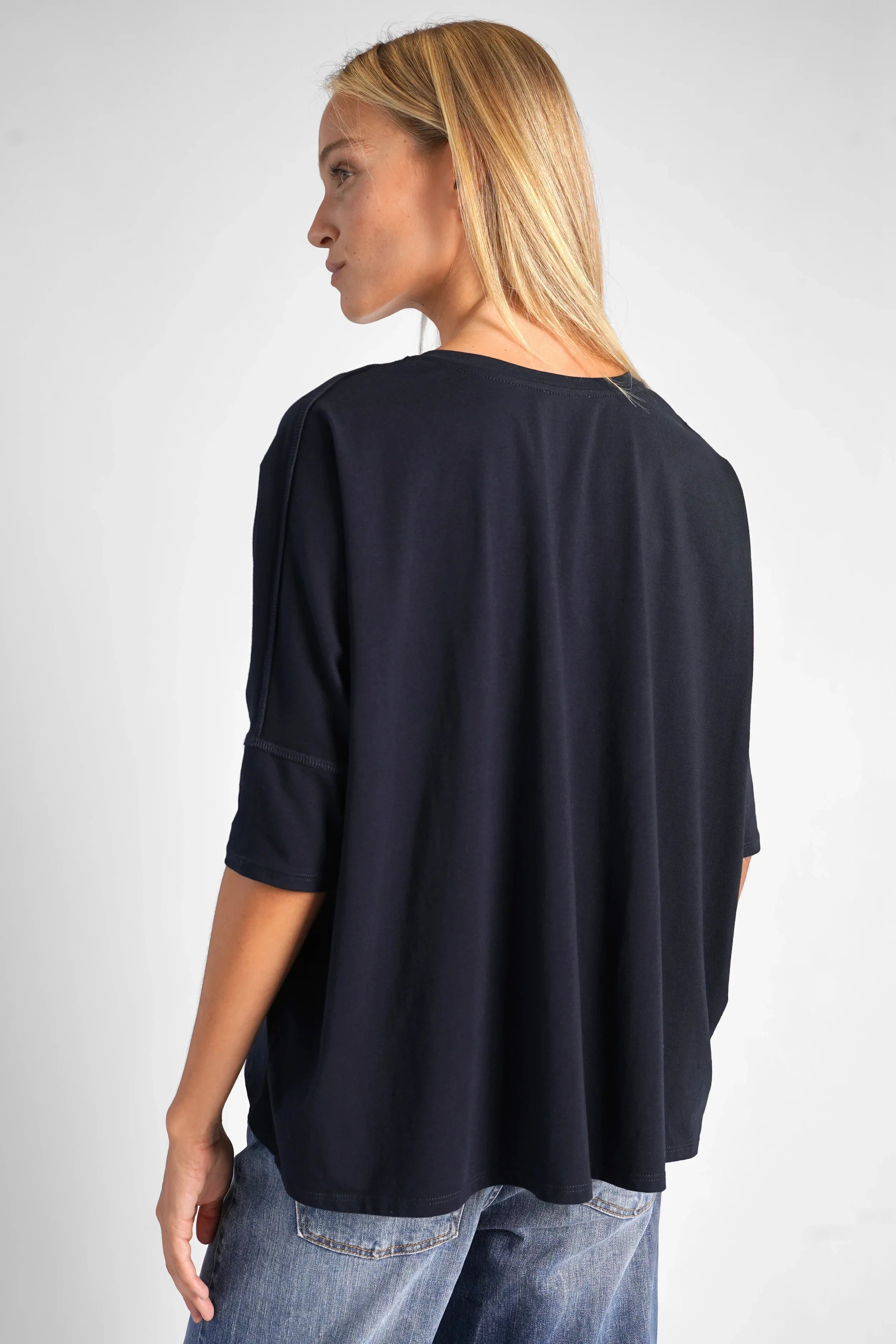 TIDA Blusenshirt locker fallendes Kurzarmshirt in Kastenform aus hochwertiger Baumwolle, schwarzes Shirt mit V-Ausschnitt und relaxed Schnitt