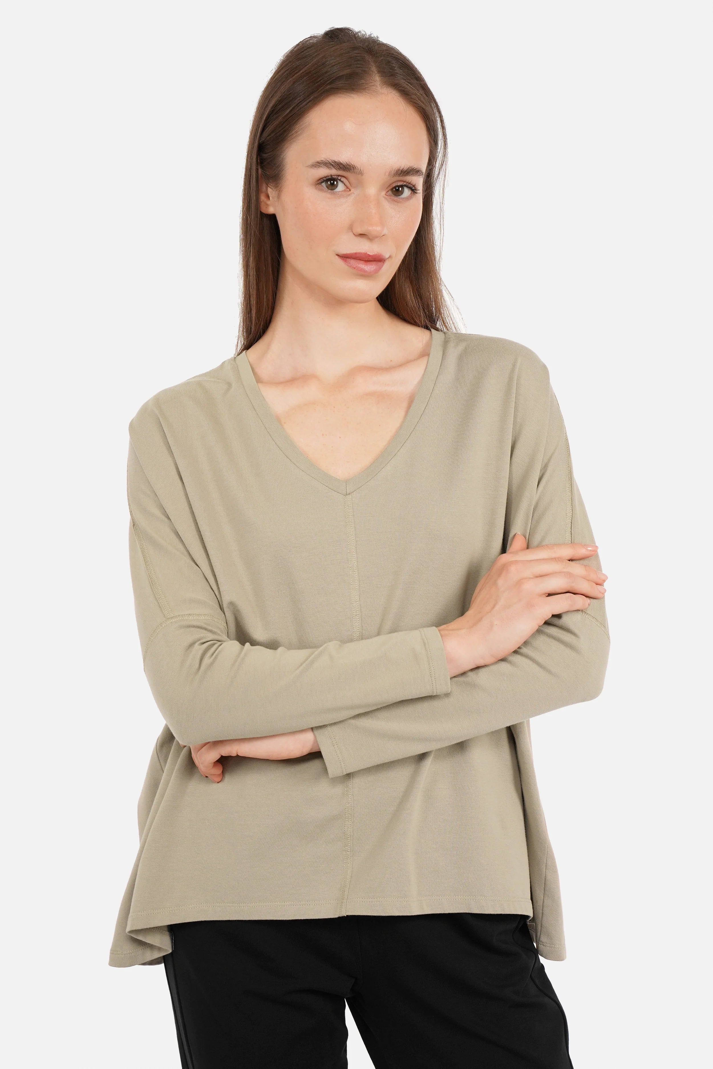 Blusenshirt Langarm aus hochwertiger Baumwolle mit V-Ausschnitt und weiter Kastenform, modernes Design mit offenen Schnittkanten