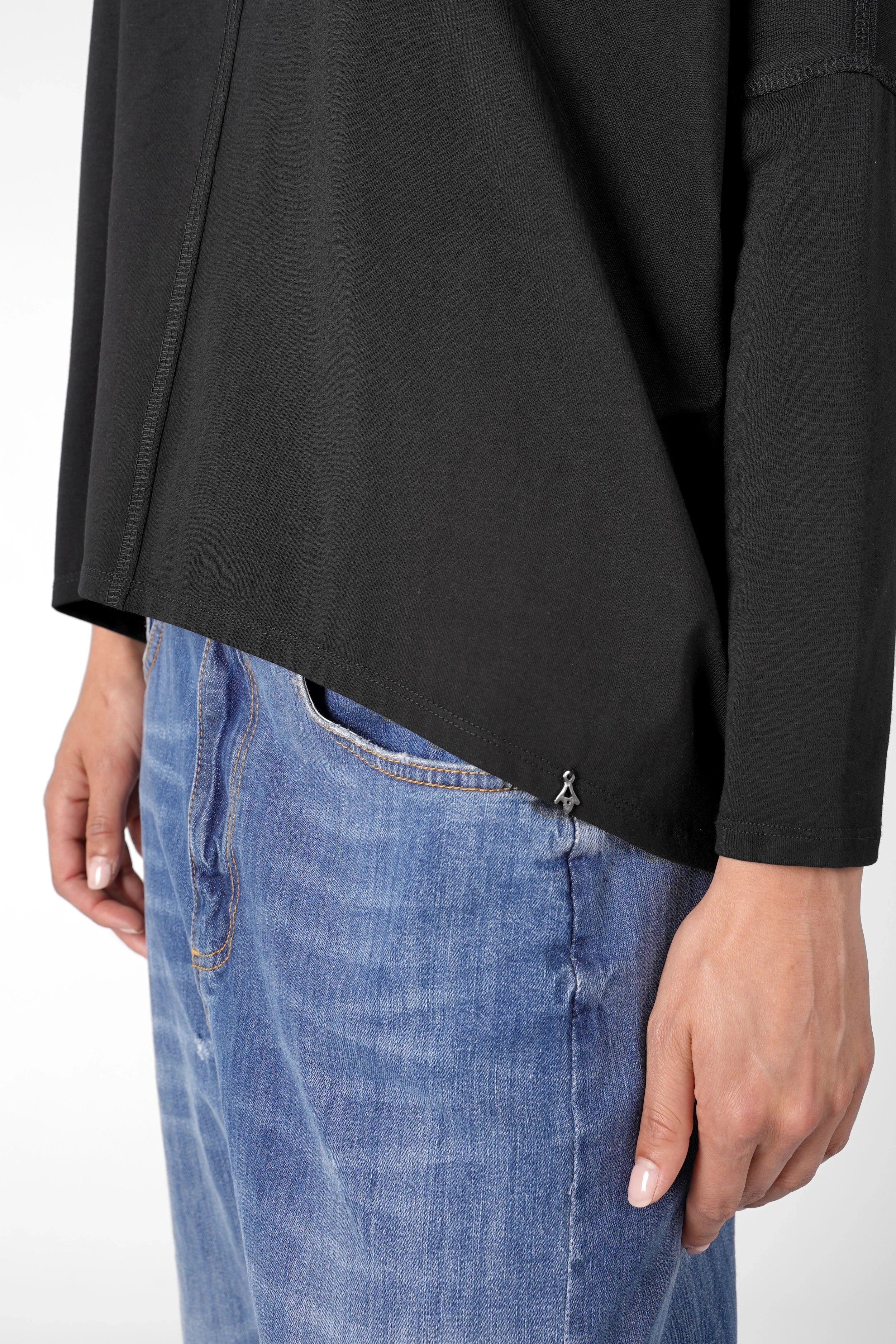 TIDA Blusenshirt black long sleeve relaxed fit V-neck cotton shirt with asymmetrical hem