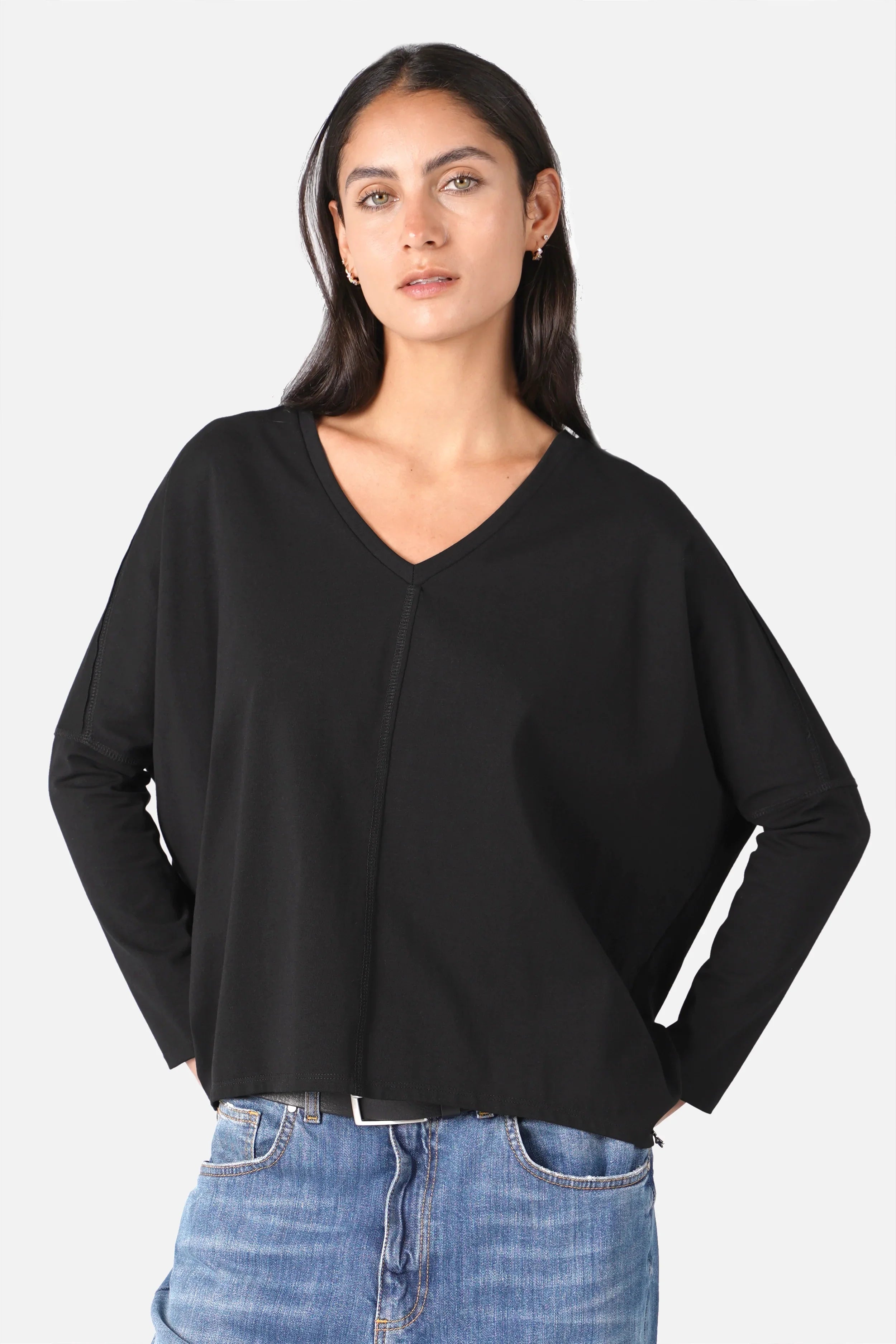 TIDA Blusenshirt Langarm aus hochwertiger Baumwolle mit V-Ausschnitt und offenem Saum in weiter Kastenform