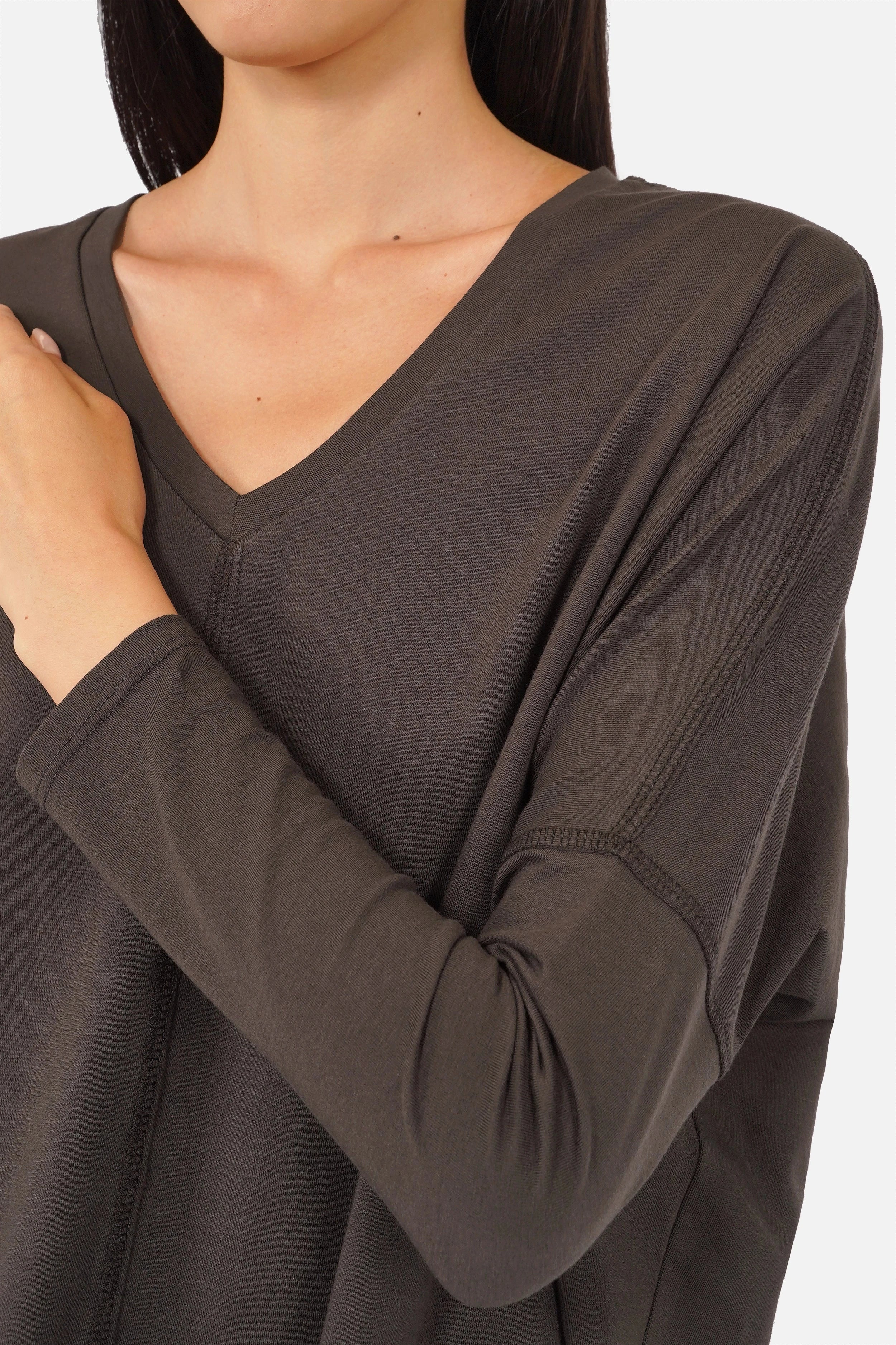 TIDA Blusenshirt Langarm aus hochwertiger Baumwolle mit V-Ausschnitt und offenem Schnittkanten-Design, weite Kastenform und Relaxed Fit