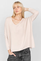 TIDA Blusenshirt beige langarm V-Ausschnitt locker fallendes Baumwollshirt