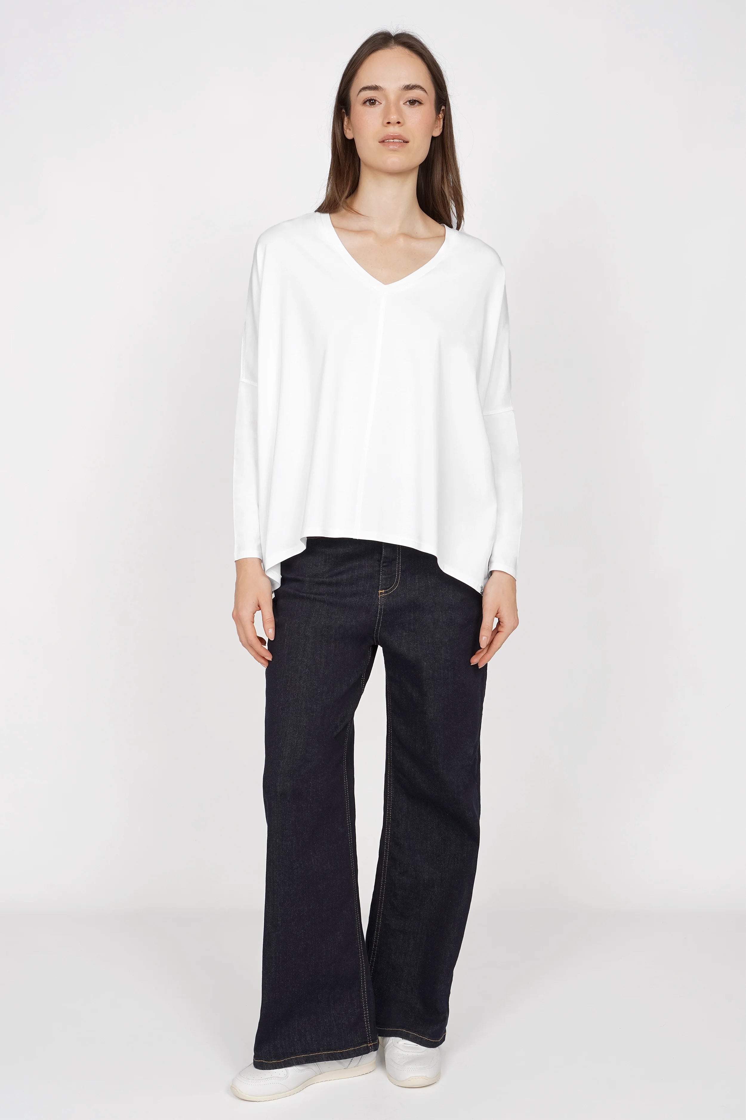 TIDA Blusenshirt Langarm weißes locker fallendes Langarmshirt mit V-Ausschnitt und weiter Kastenform