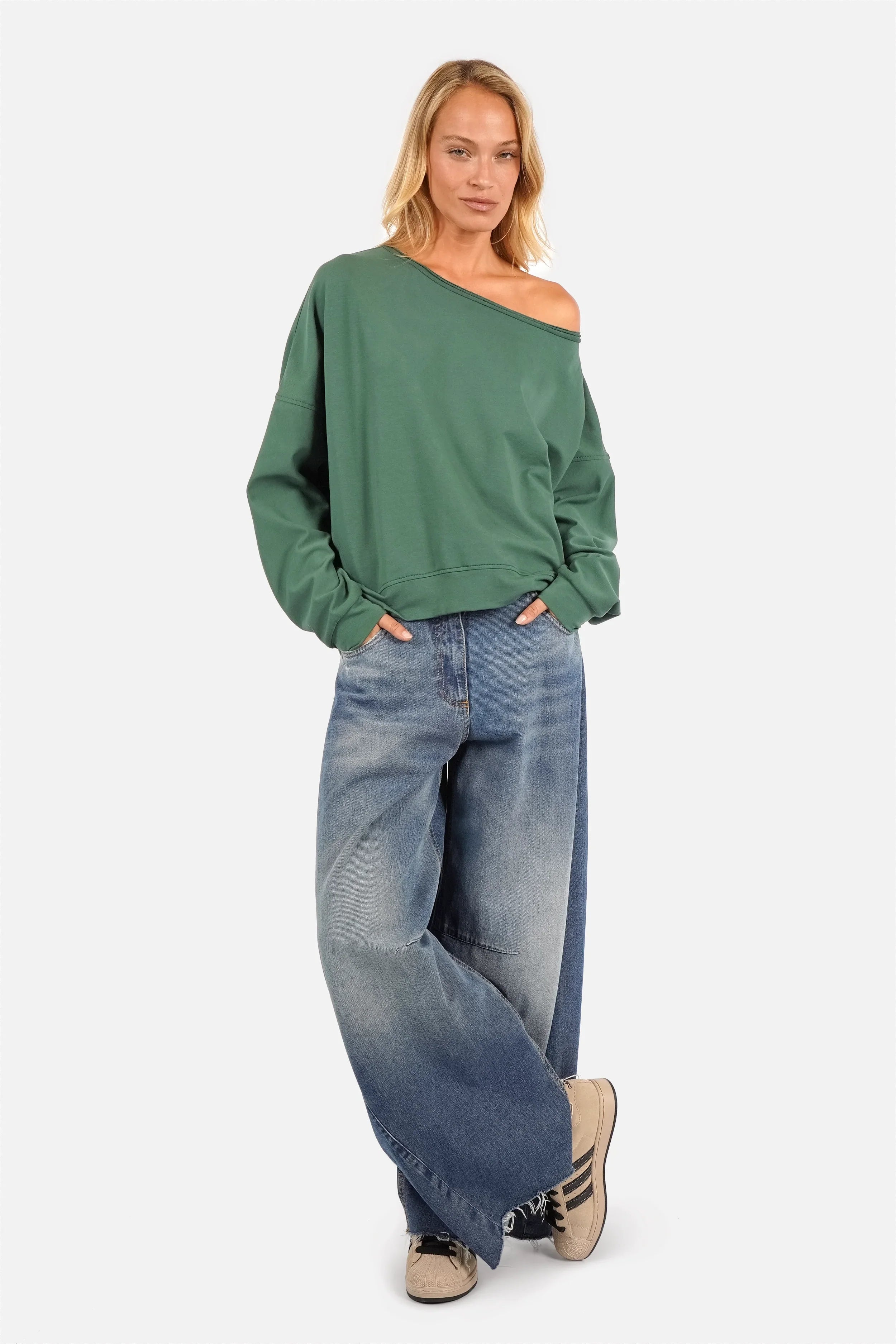 Blauer Weite Barrel Jeans aus Baumwolle mit Raw-Cut Saum und 5-Pocket Design