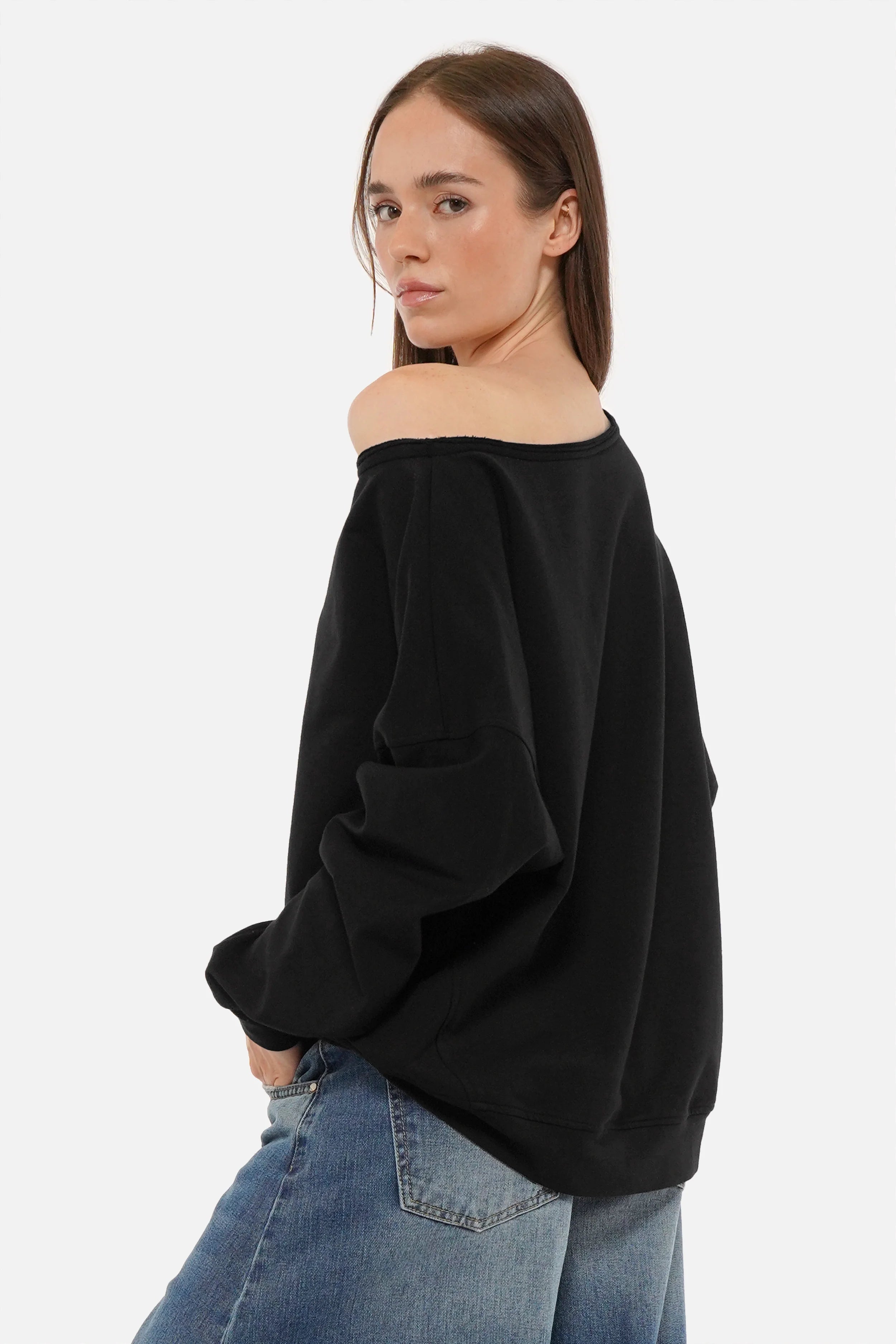 TIMAJ One Shoulder Sweater weicher Sweatstoff weiter Ausschnitt überschnittene Schultern lange Ärmel gerader Saum hinten länger relaxed fit