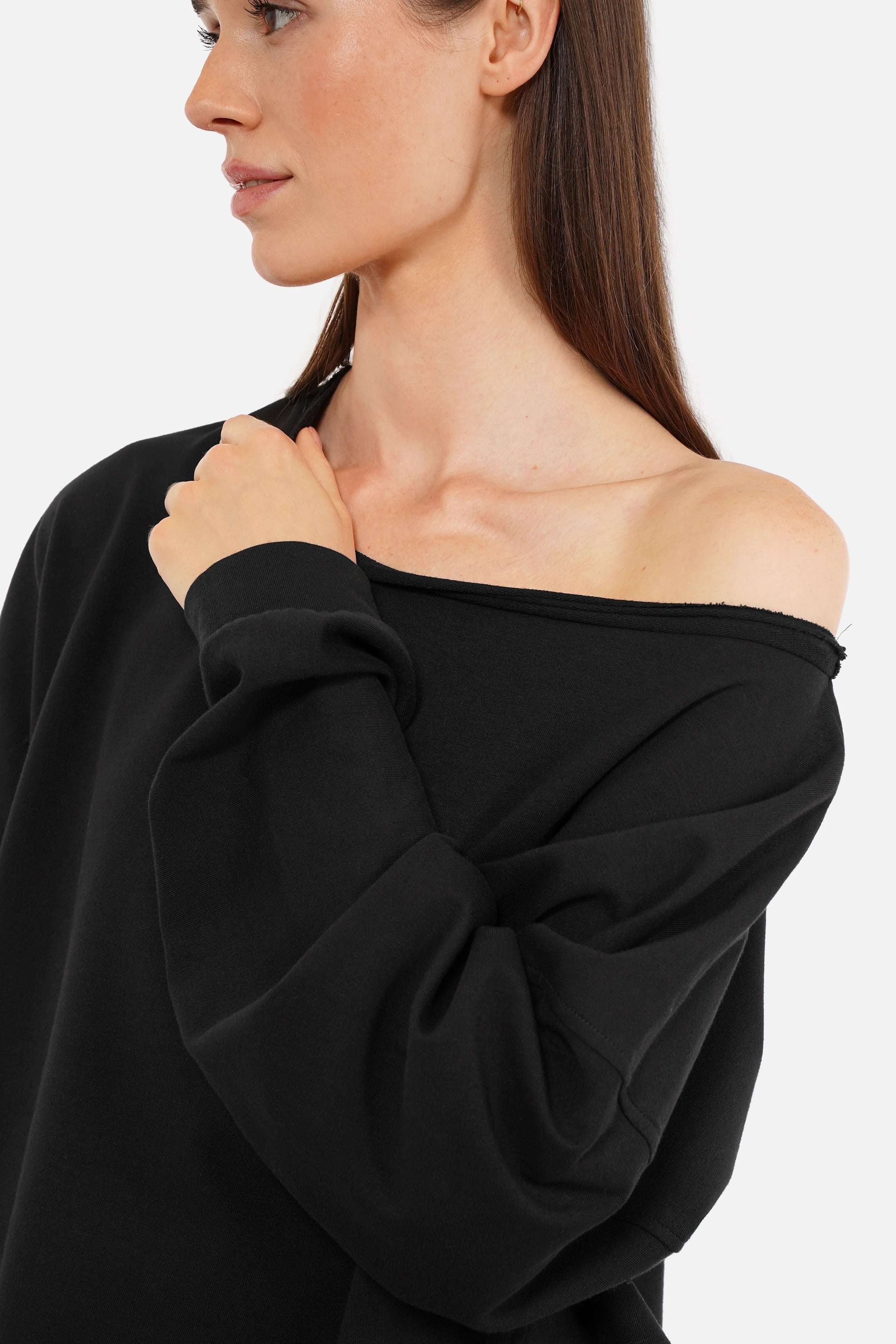 TIMAJ One Shoulder Sweater aus weichem Sweatstoff mit weitem One-Shoulder-Ausschnitt und überschnittenen Schultern
