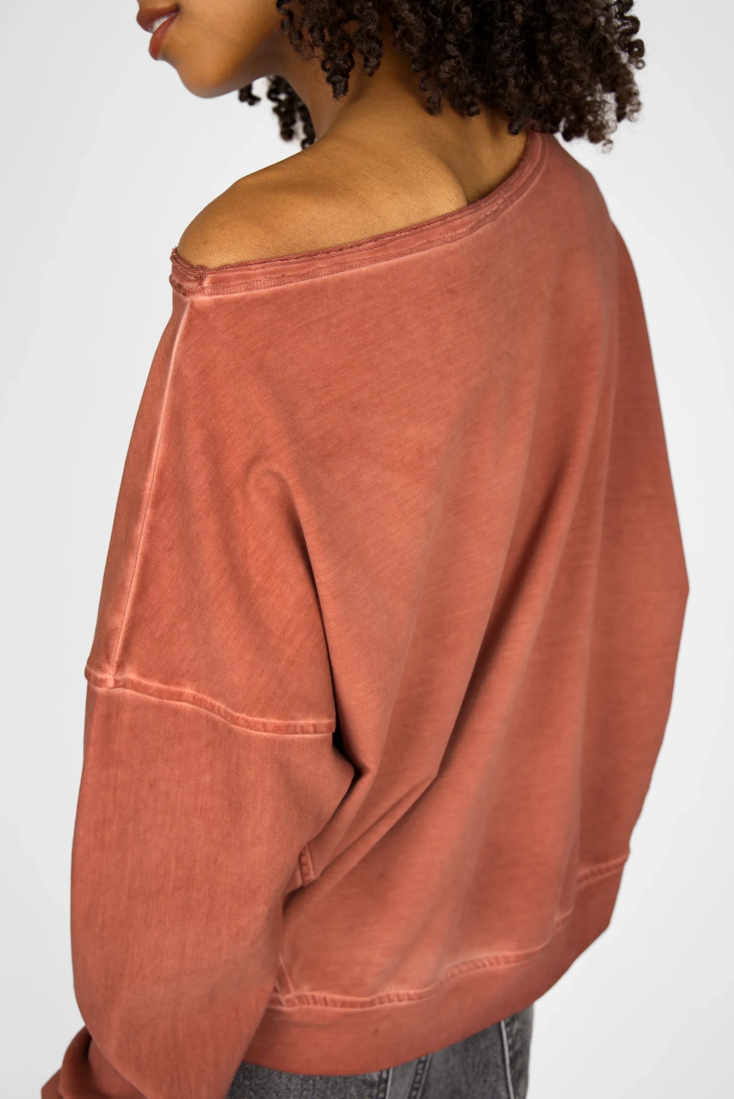 TIMAJ Revive one shoulder sweater with vintage mocha wash and loose fit