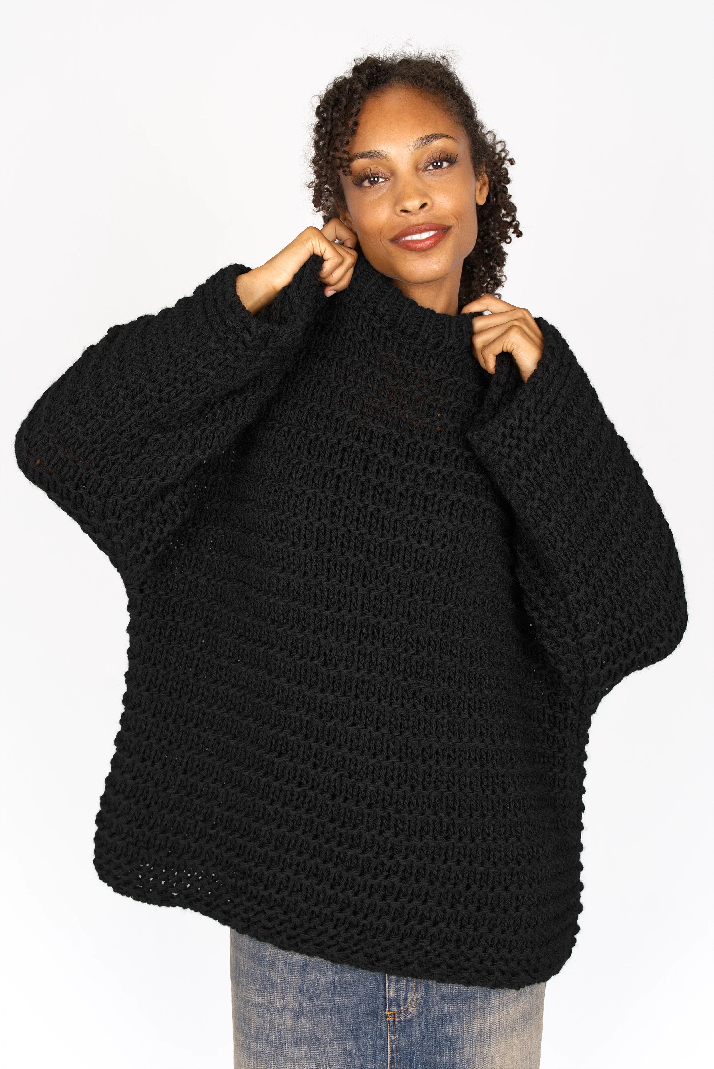 VAILE oversized grobstrick pullover with round neckline and dropped shoulders in black chunky knit