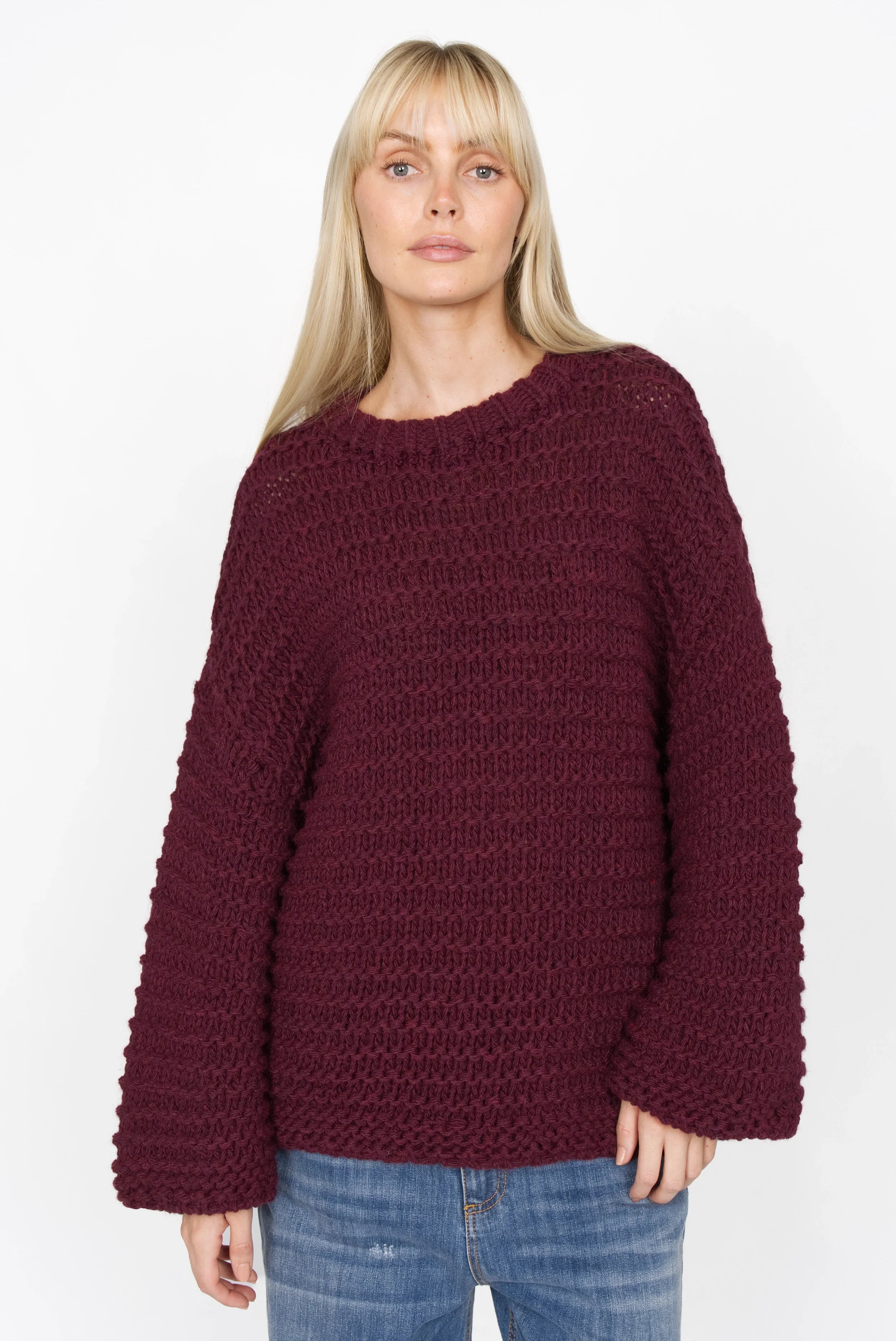 VAILE Oversized Grobstrick Pullover in dunkelrot mit Rundhalsausschnitt und kastiger Silhouette