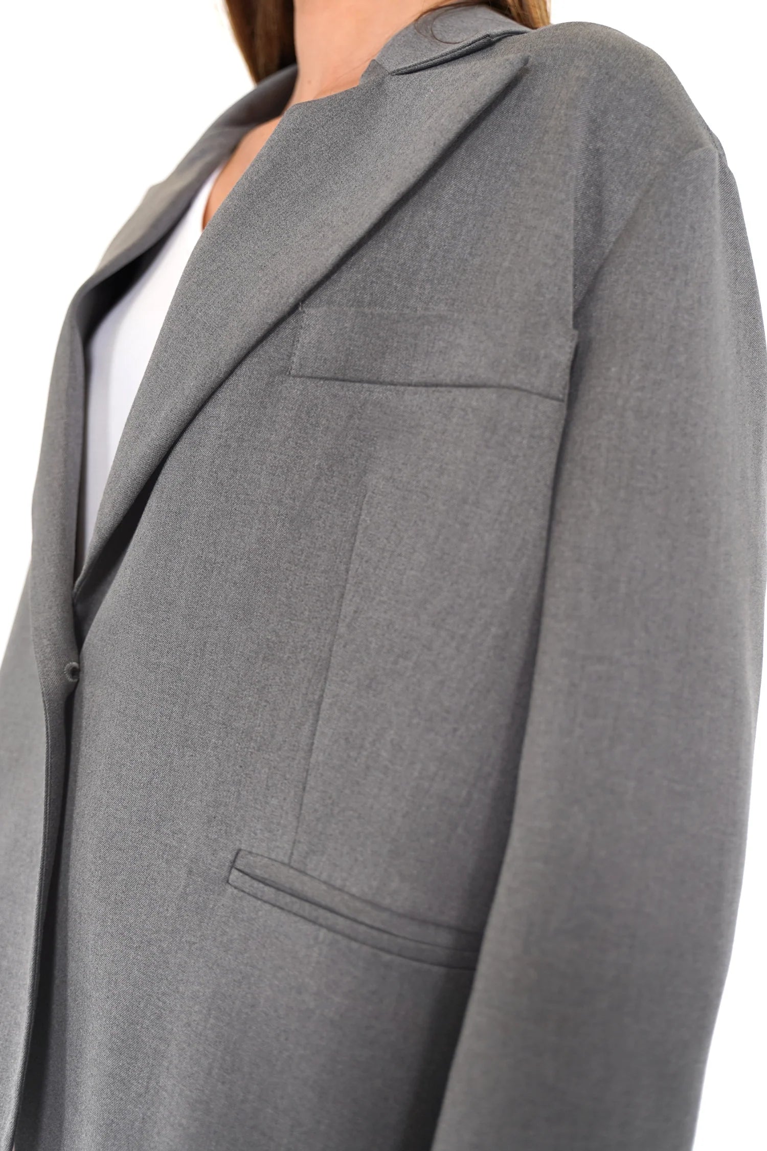 VANYAA oversized blazer with soft fabric, notch lapel, fabric-covered buttons, front welt pockets, back vents, and inner lining