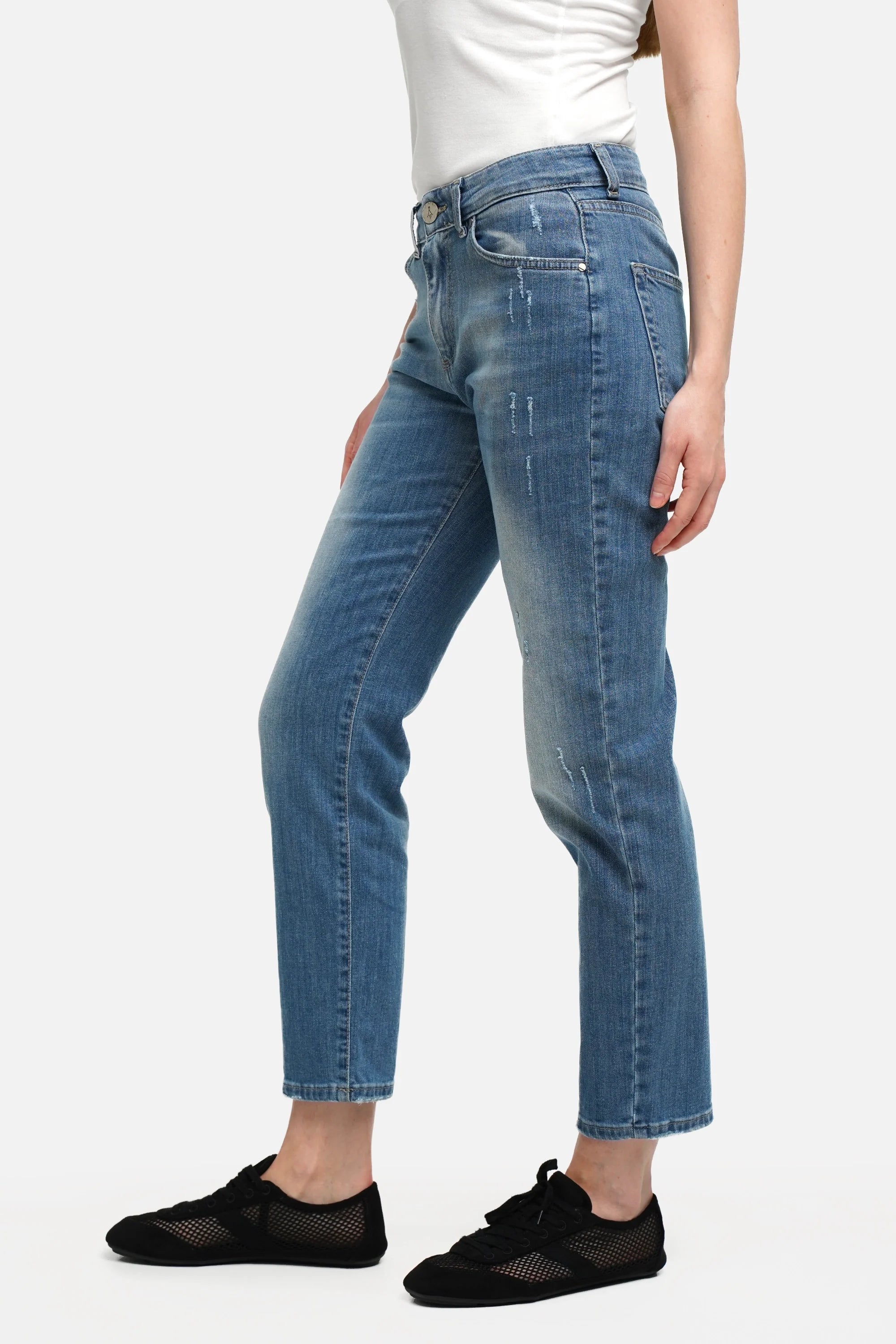 VESTRA Slim Jeans made in Italy with soft stretch denim, slim fit, and subtle used wash