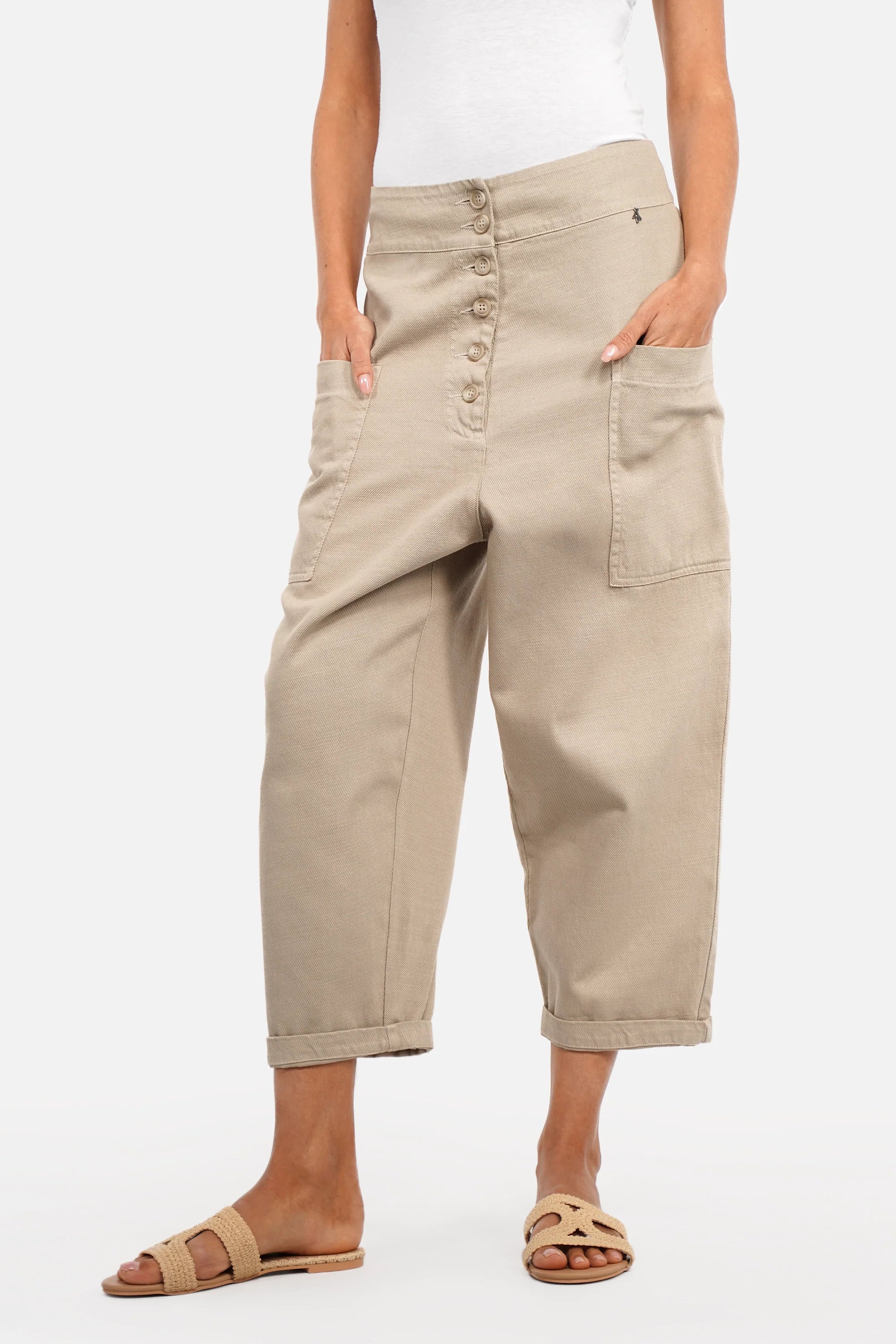 VIKADA Baggy Hose aus strukturierter Baumwolle im Denim-Look mit auffälliger Knopfleiste und lässigem Baggy-Schnitt