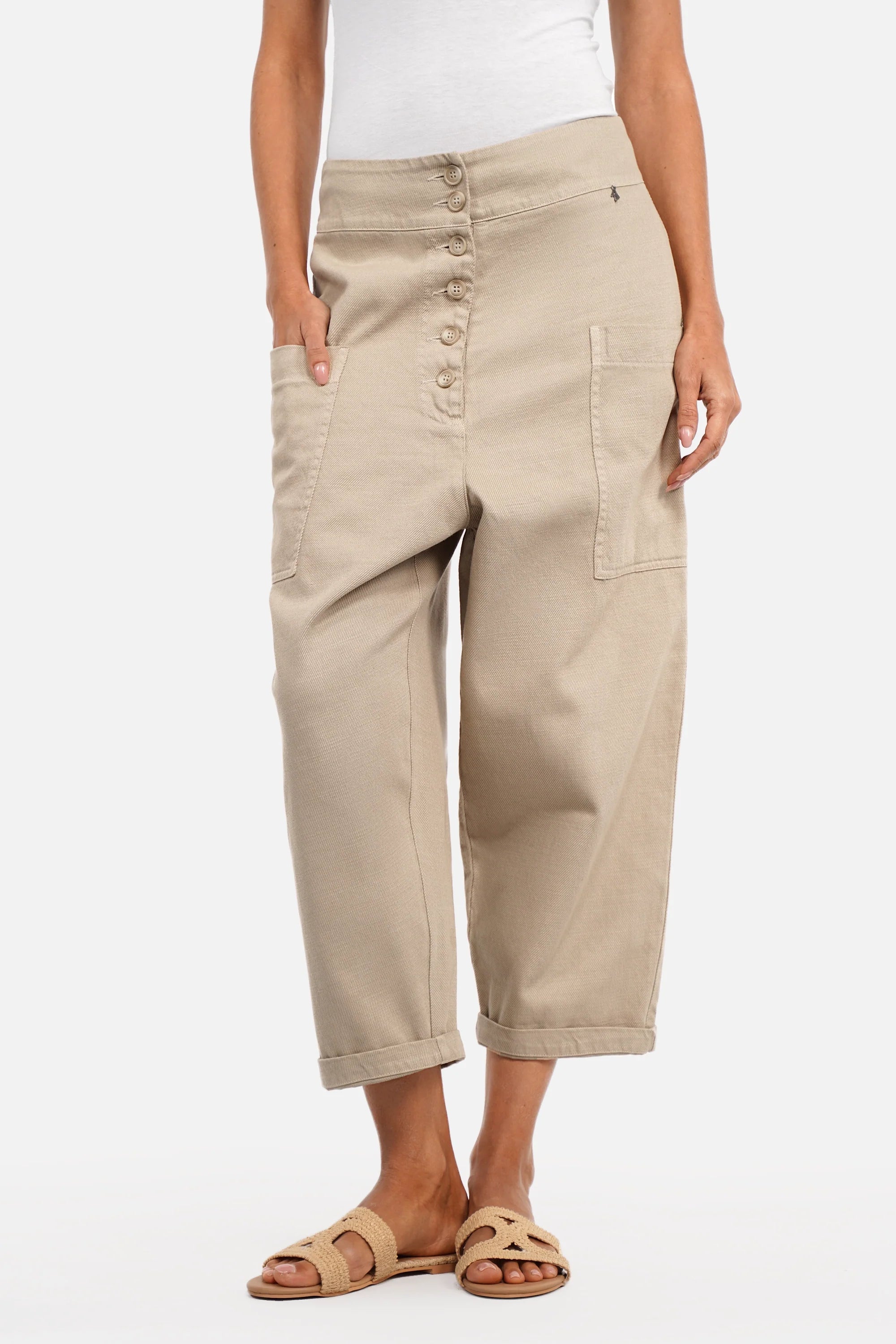 VIKADA Baggy Hose aus strukturierter Baumwolle im Denim-Look mit auffälliger Knopfleiste und seitlichen Taschen in lässigem Loose Fit