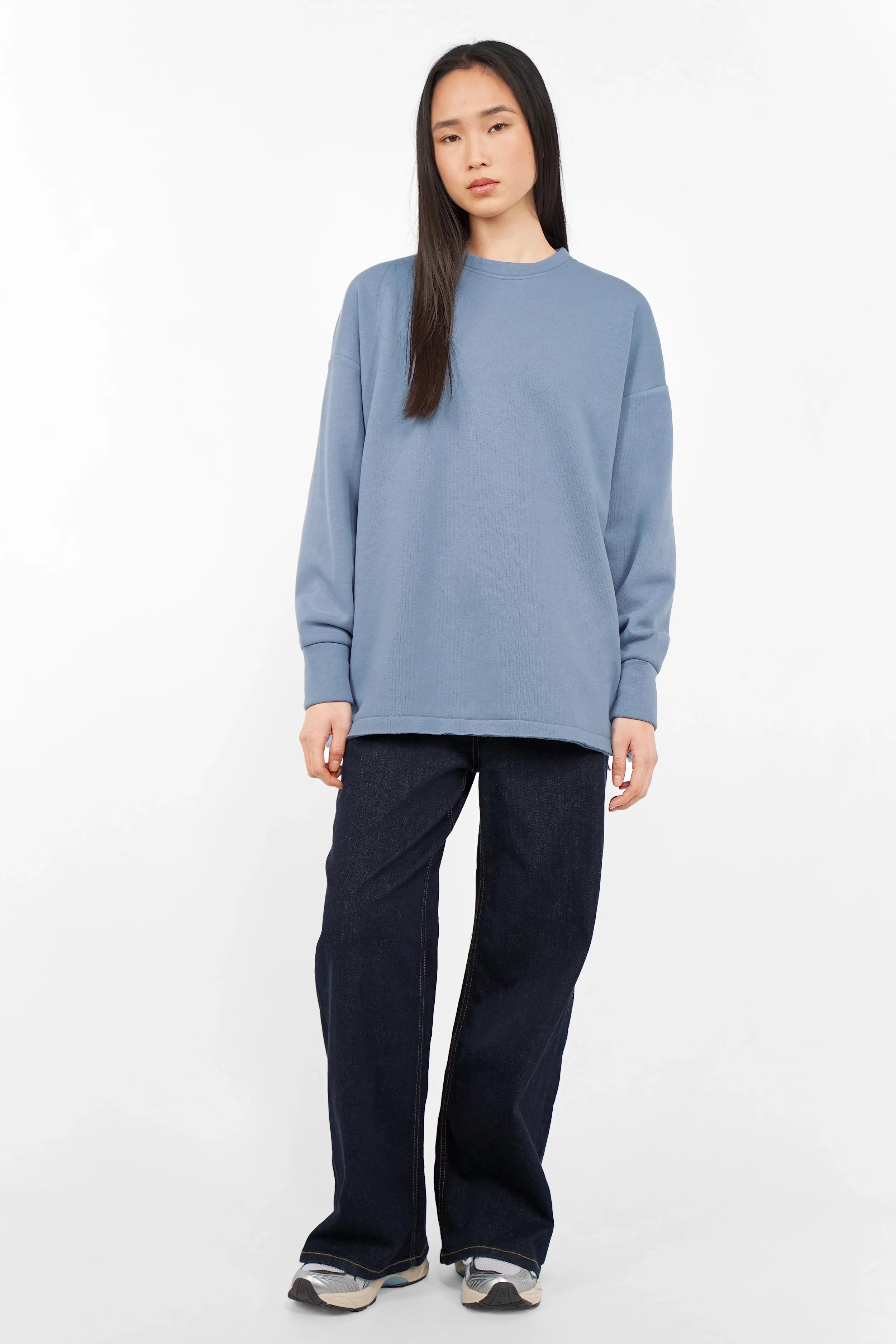 VIOLE Cozy Sweater blau A-Linien-Schnitt weich gebürstete Baumwolle, Rundhalsausschnitt, offene Rückennaht, seitliche Schlitze, relaxed fit