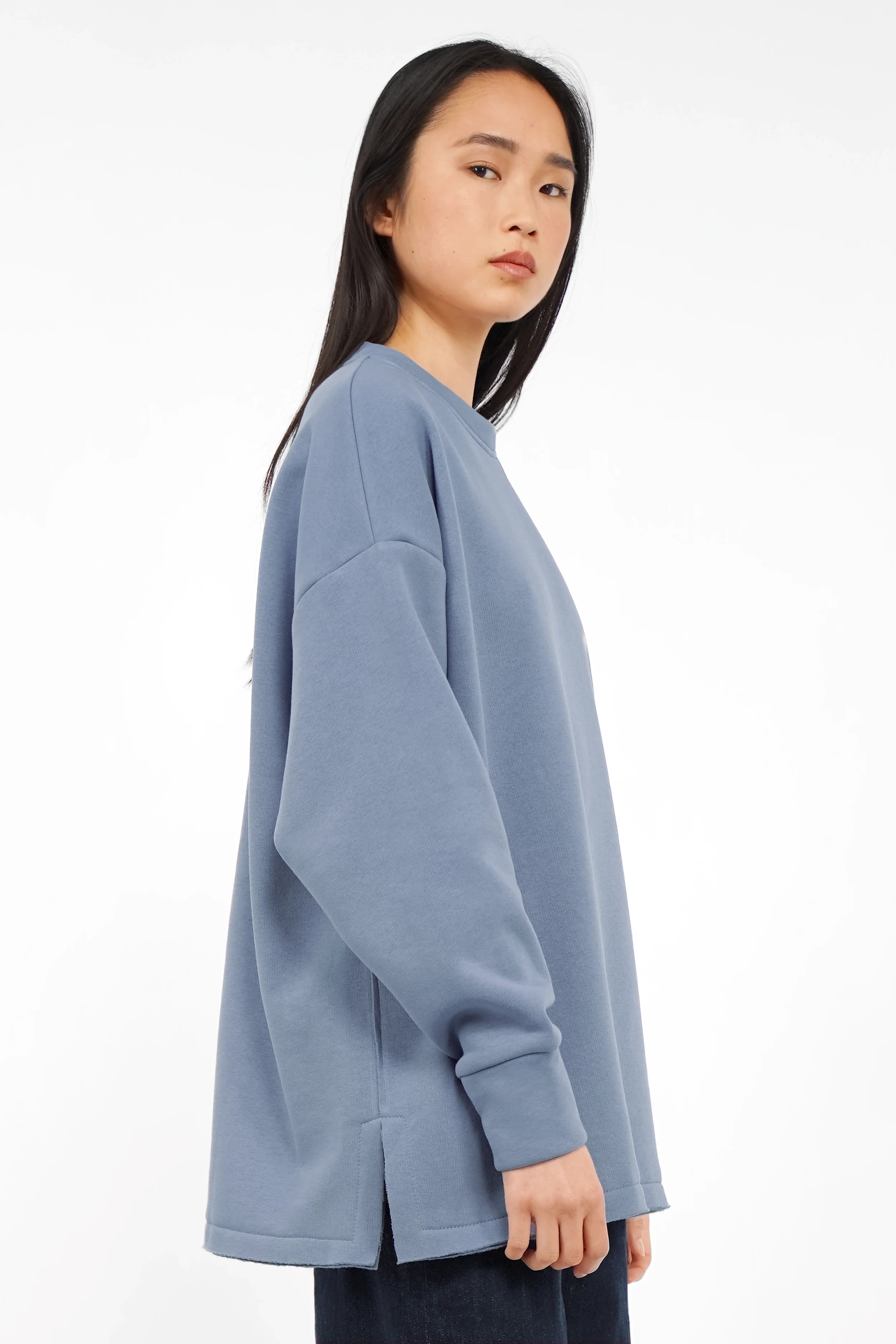 Damen VIOLE Cozy Sweater in A-Linie aus weicher, gebürsteter Baumwolle mit seitlichen Schlitzen und offenem Saum