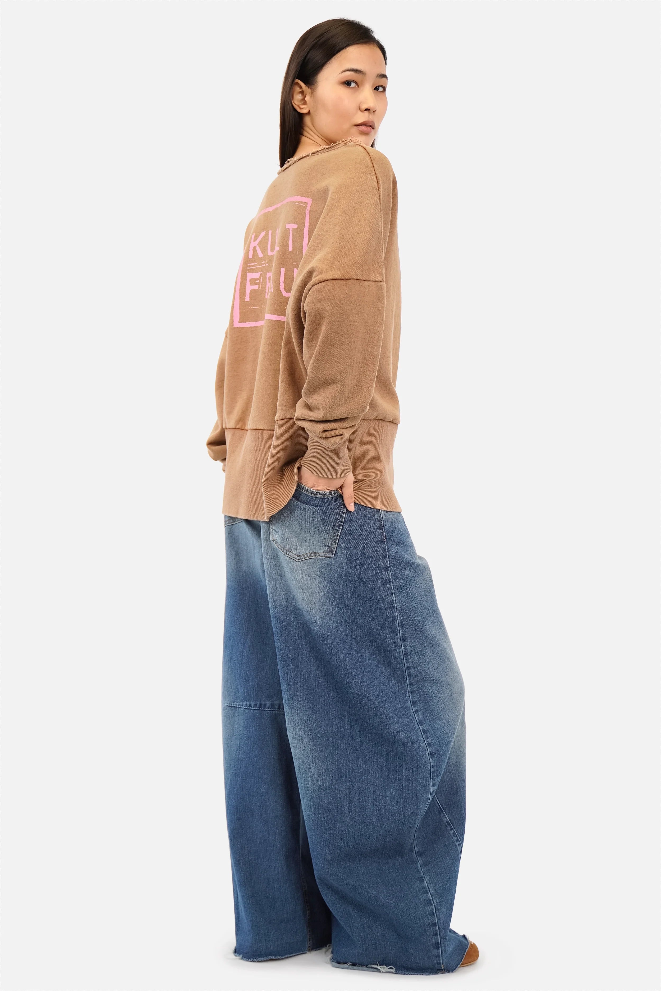 VIVIE Sweater aus reiner Baumwolle mit oversized Fit und KULTFRAU-Print hinten
