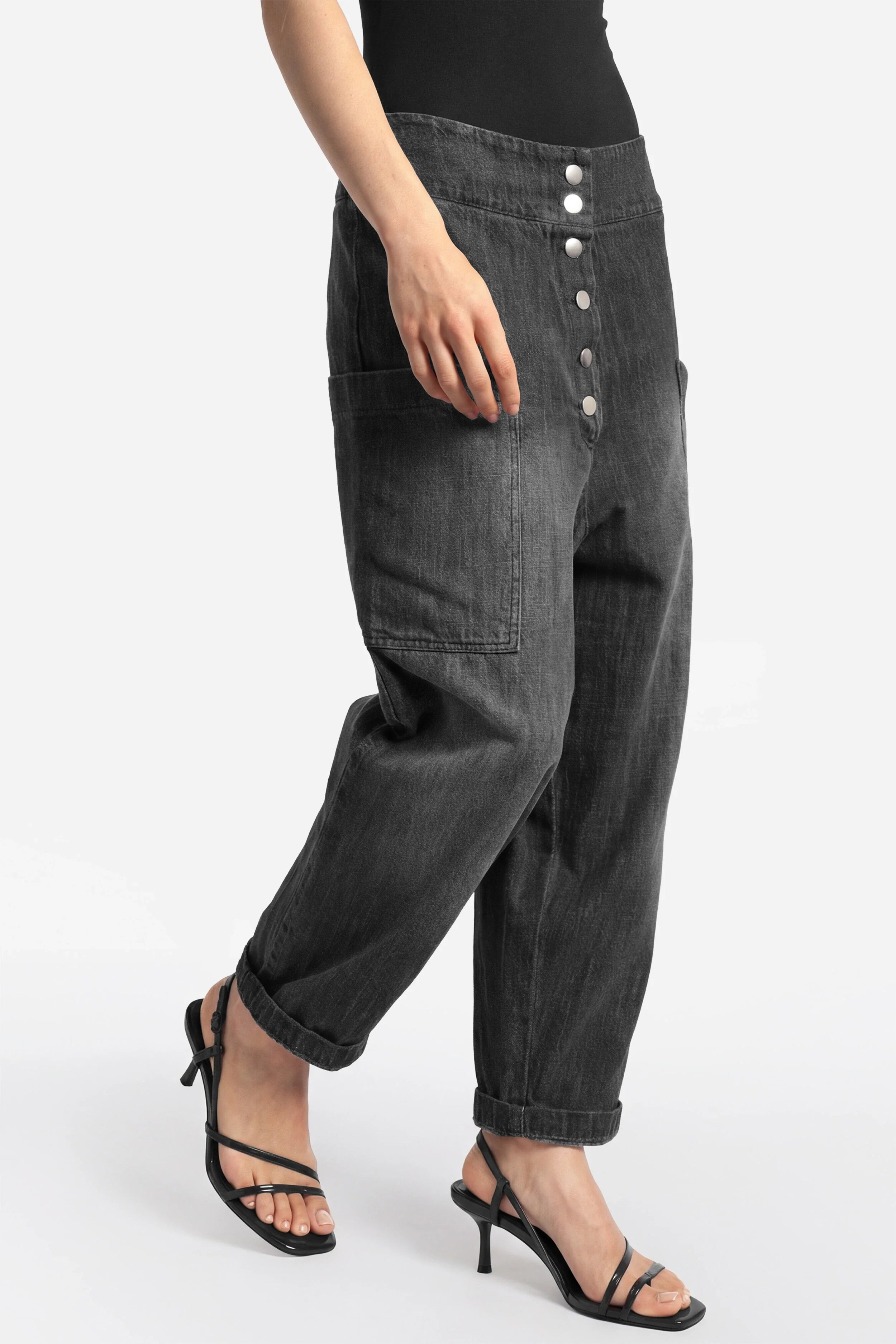 VIKADA Baggy Hose in structured denim cotton with gradient wash and button detail, loose fit with deep crotch and side pockets