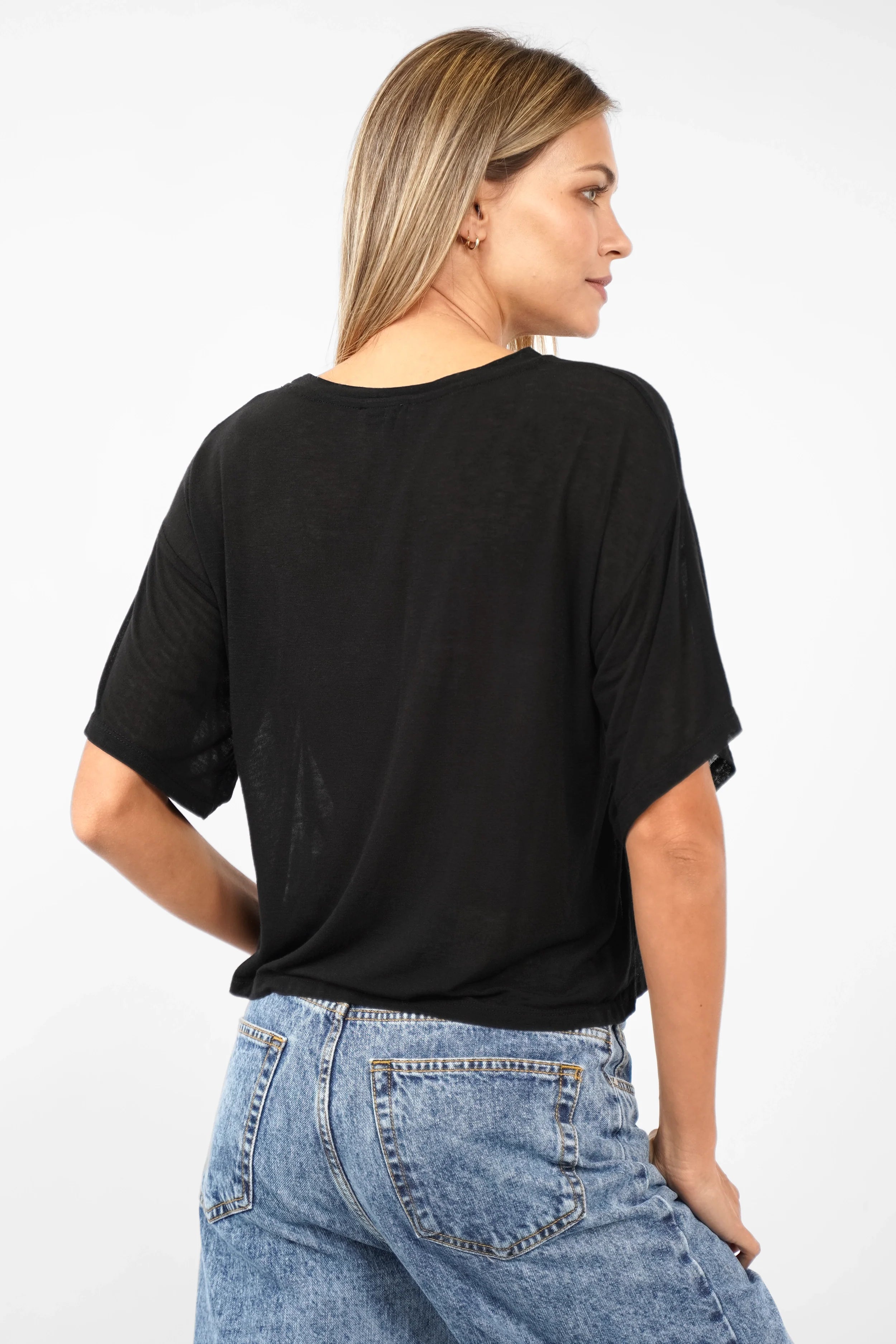 YRENA T-Shirt aus feinem Kaschmir-Mix mit U-Boot Ausschnitt und halbarmiger, kastiger Silhouette