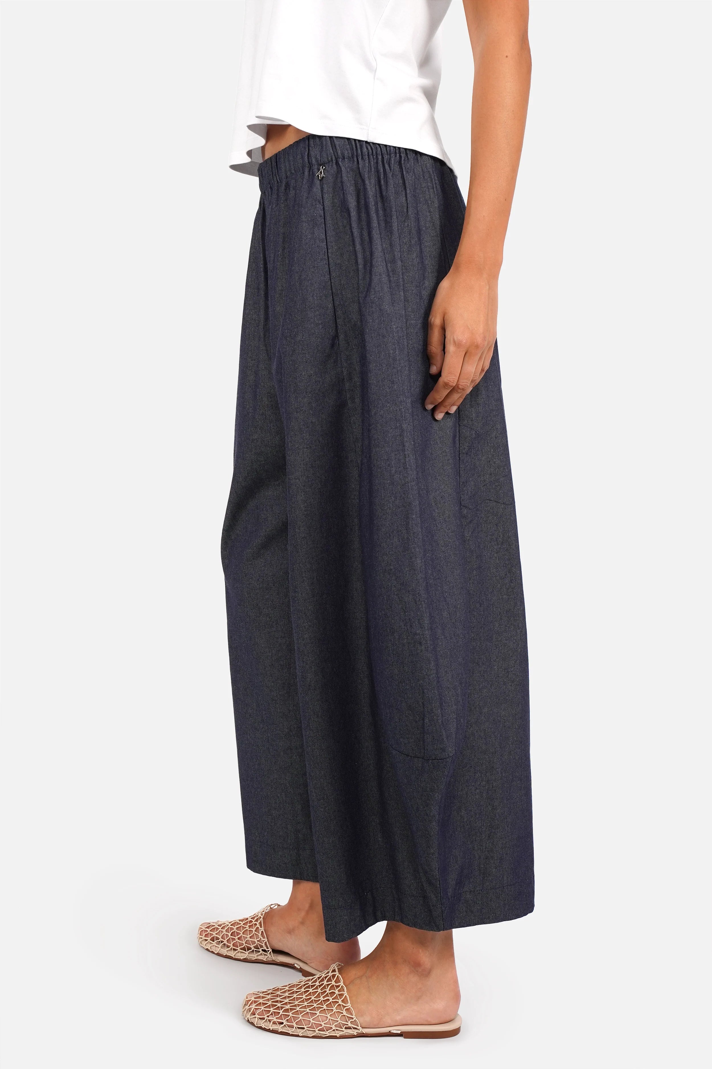 ZELVA Cropped Barrel Hose in denim look with elastic waistband and balloon shape