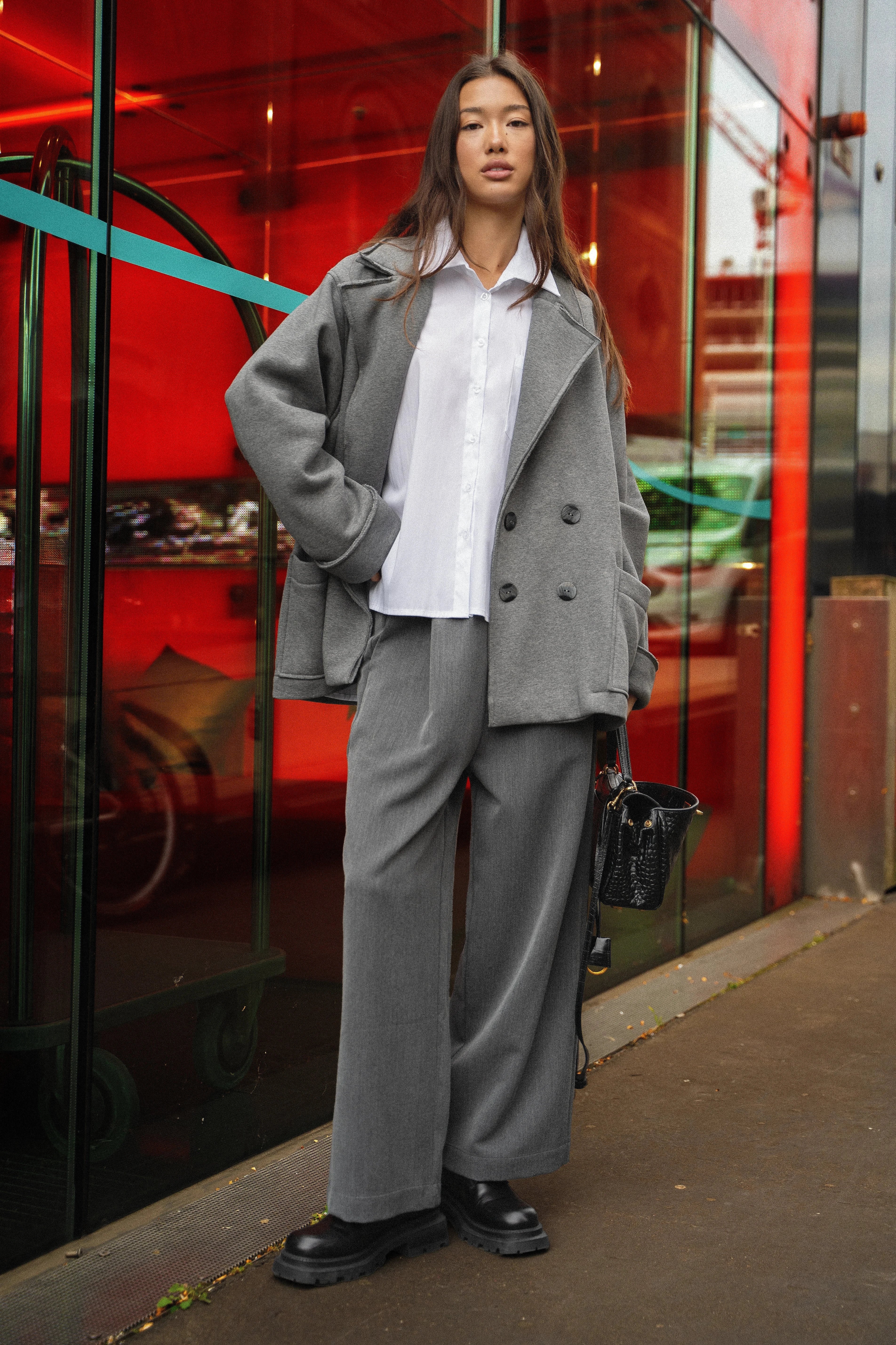 HELIEE Oversized Sweat-Kurzmantel mit Reverskragen, doppelreihigen Knöpfen und aufgesetzten Taschen in grauer Farbe