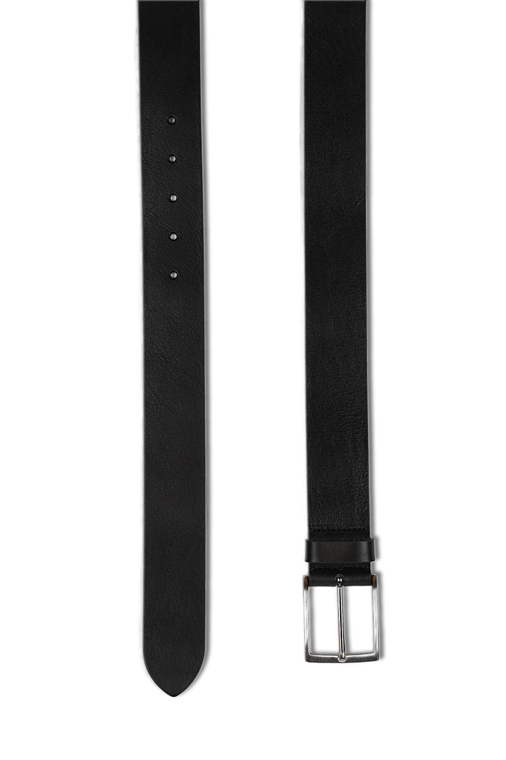 Ledergürtel aus Rindsleder mit nickelfreier Metallschließe in klassischem Design.