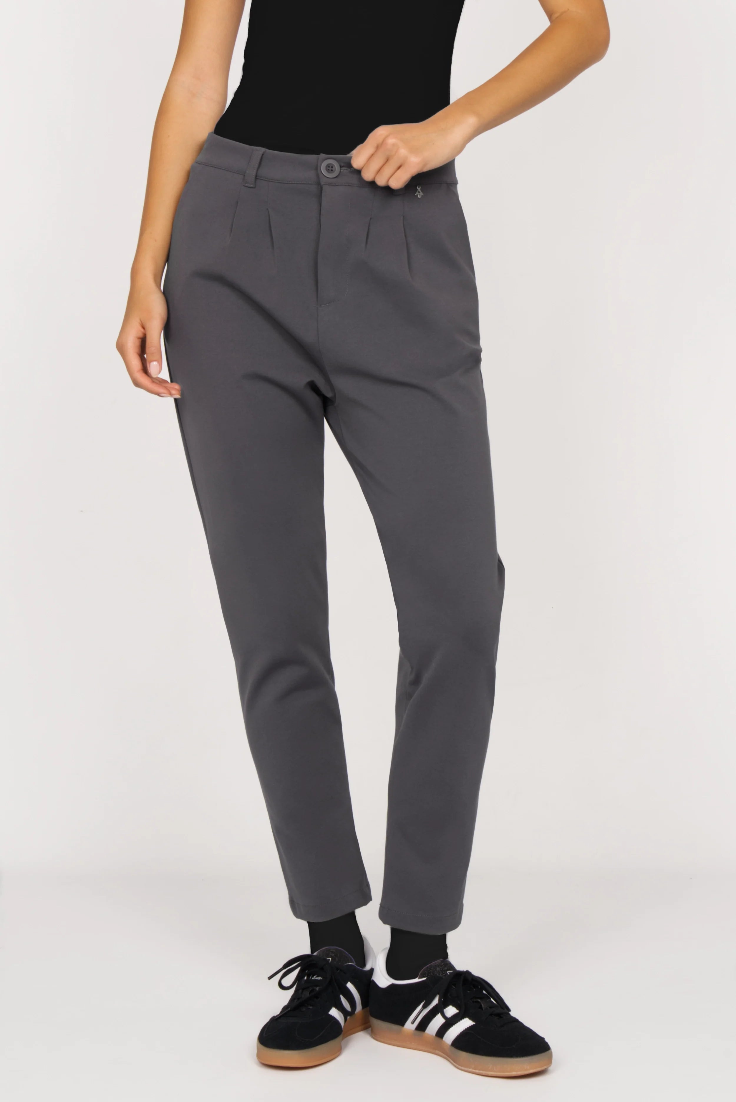 HEELENA Tapered Pants