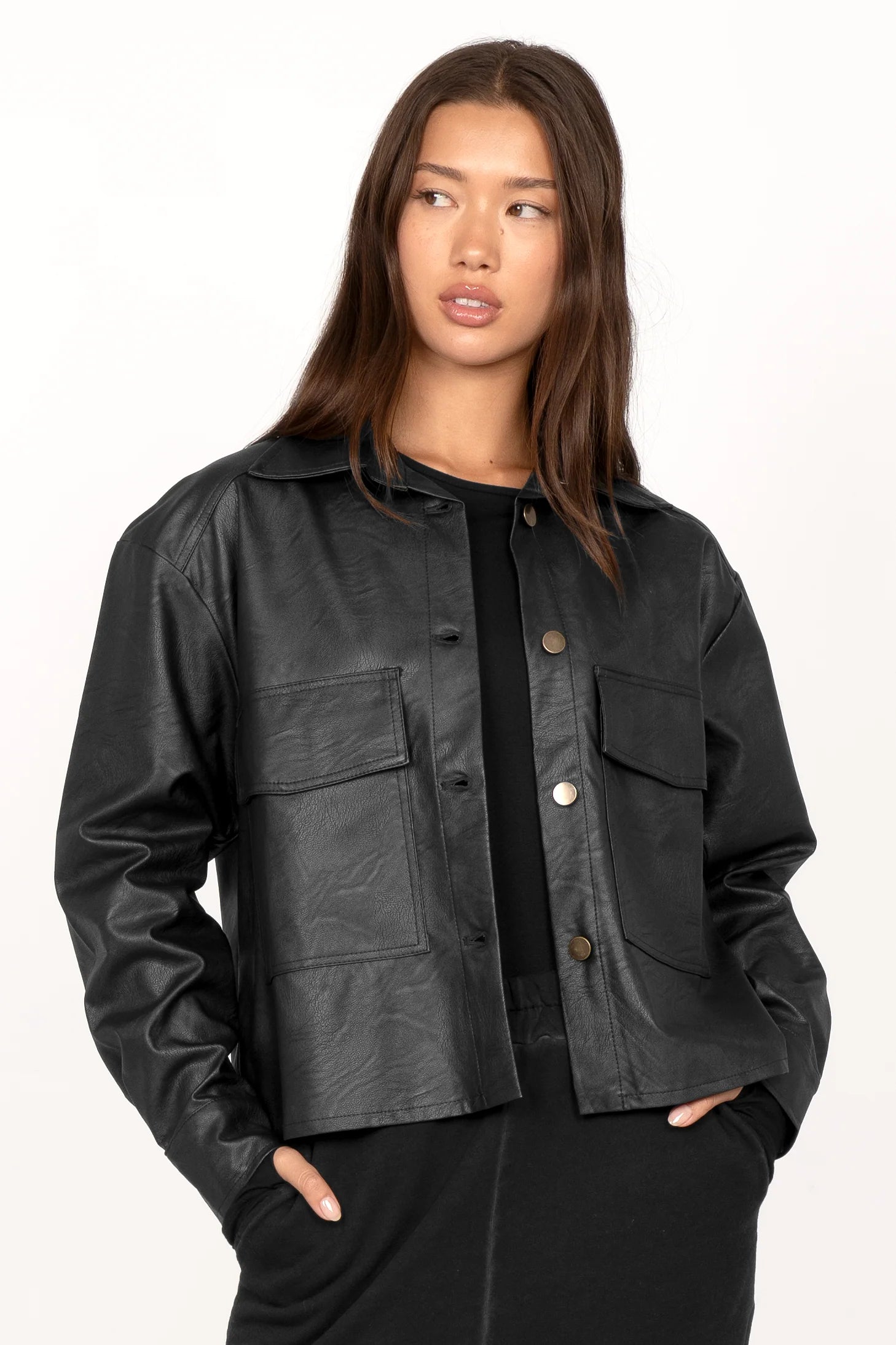 Black cropped SOOAE shirt jacket made of supersoft eco-leather with Kent collar and chest pockets