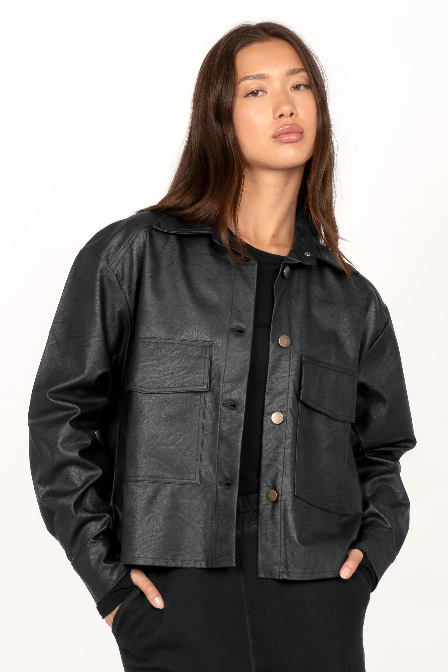Cropped black eco-leather shirt jacket with Kent collar and chest pockets in supersoft material