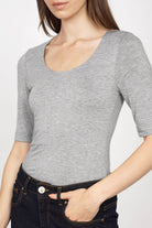 JALYN Shirt graues Jerseyshirt mit U-Boot Ausschnitt und halblangen Ärmeln Slim Fit