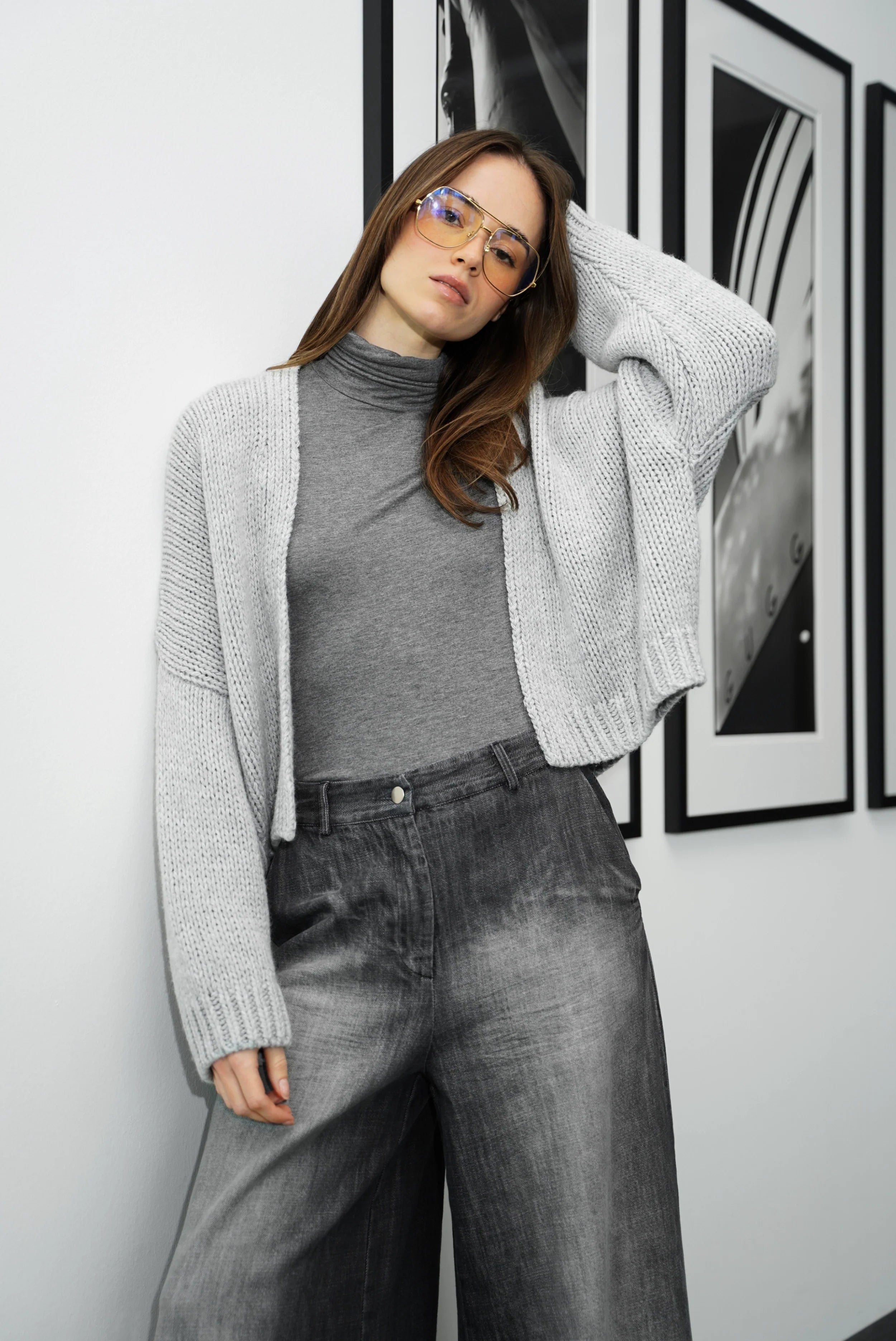 ALIXA Cropped Strickcardigan in hellgrau mit Schalkragen und lässigem Oversize-Fit