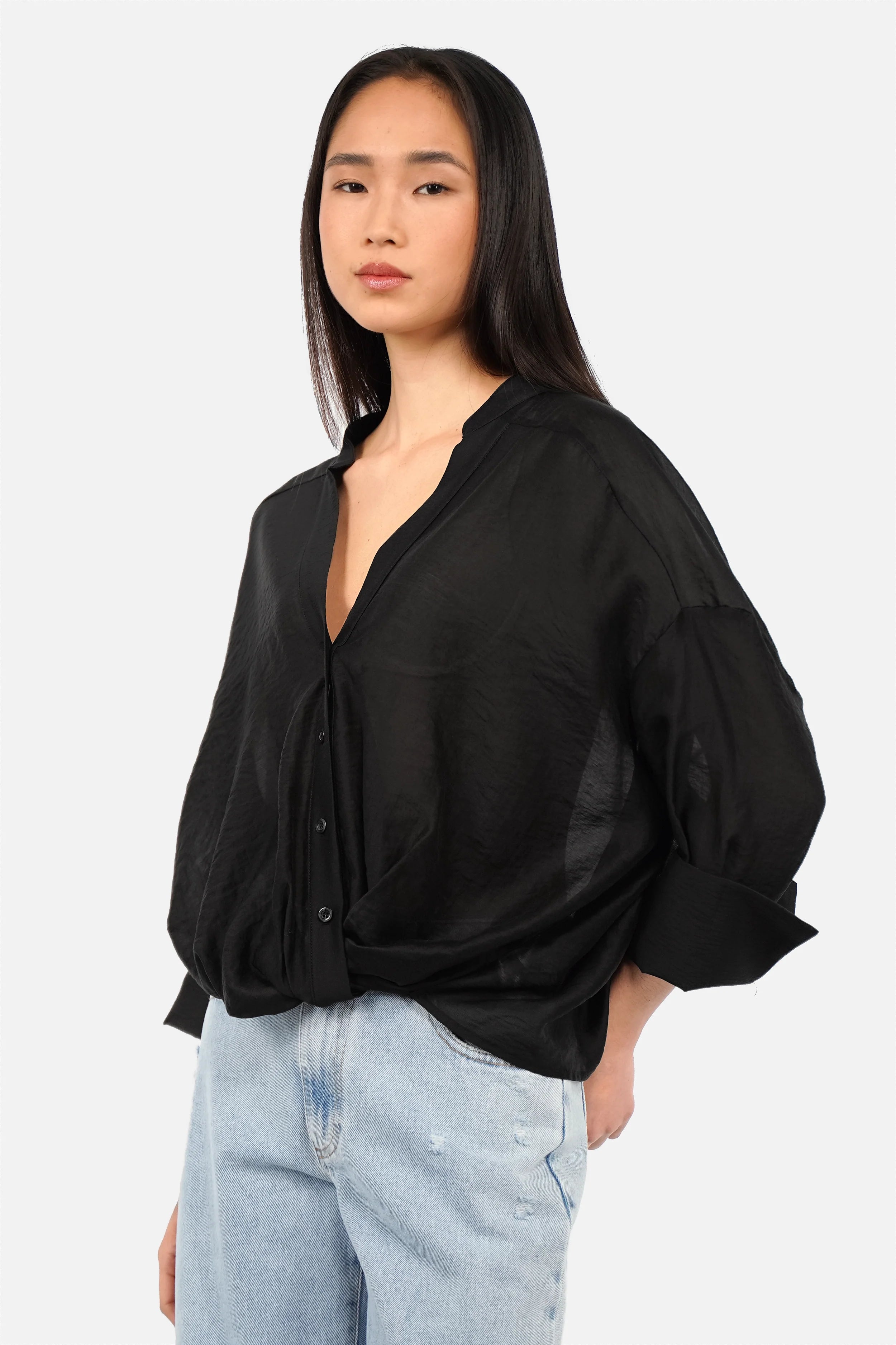 ADALYN Semitransparente Bluse mit V-Ausschnitt, Stehkragen und semitransparentem Material