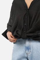 ADALYN Semitransparente Bluse mit V-Ausschnitt, Stehkragen und leichtem semitransparentem Stoff