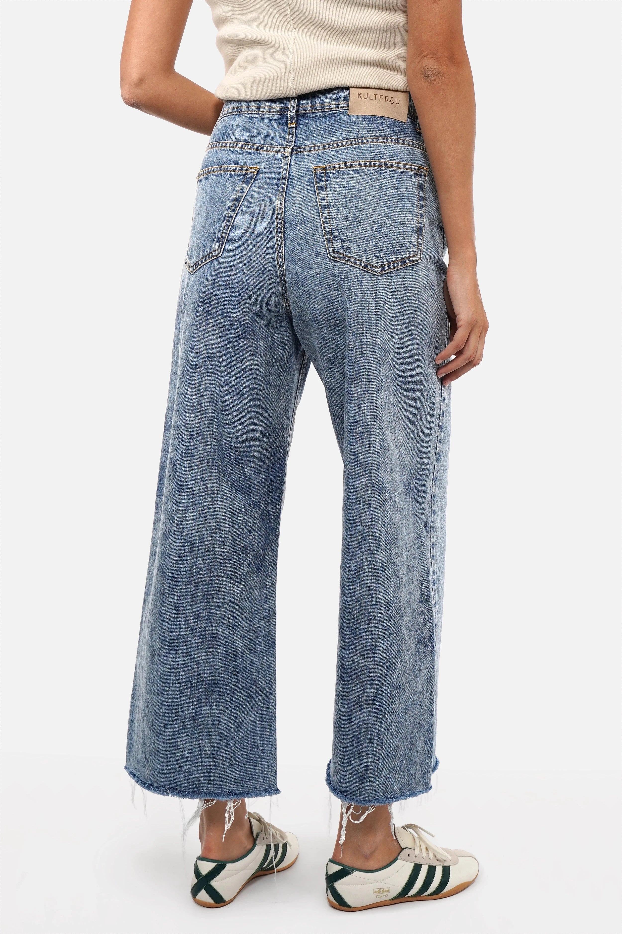 AENYA Ankle Straight Jeans in bleached Marble-Blue mit offenem Raw-Cut Saum und High Waist Design