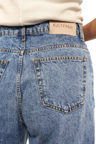 AENYA Ankle Straight Jeans in bleached Marble-Blue mit offenem Raw-Cut Saum und Five-Pocket-Design