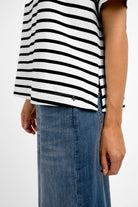 AILIE T-Shirt black and white striped viscose jersey with side slits and regular fit on model wearing denim skirt