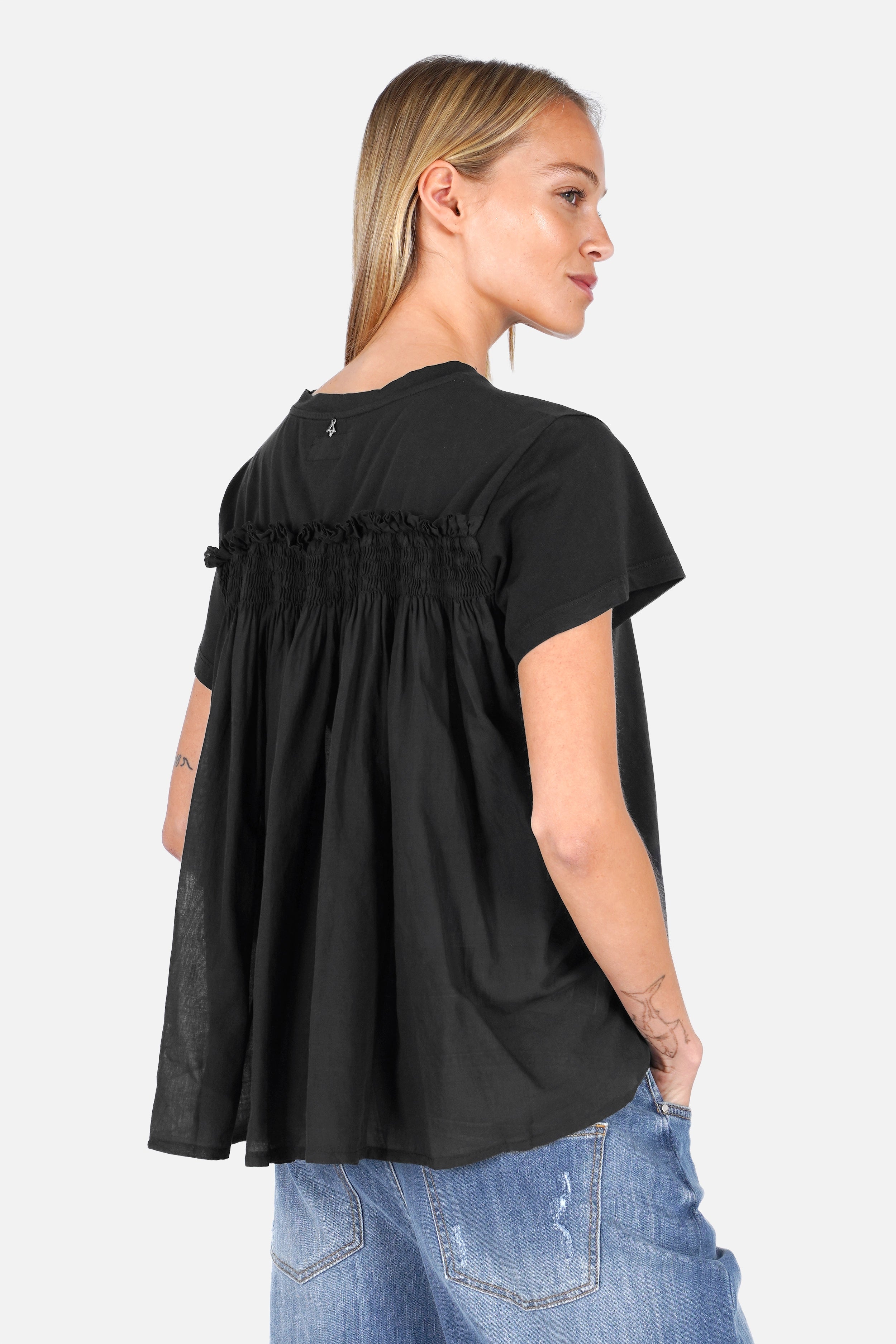 AKIKA T-shirt