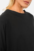 ALFERA Longsleeve aus leichtem Viskose-Jersey mit lockerem Halsausschnitt und überschnittenen Schultern in Regular Fit