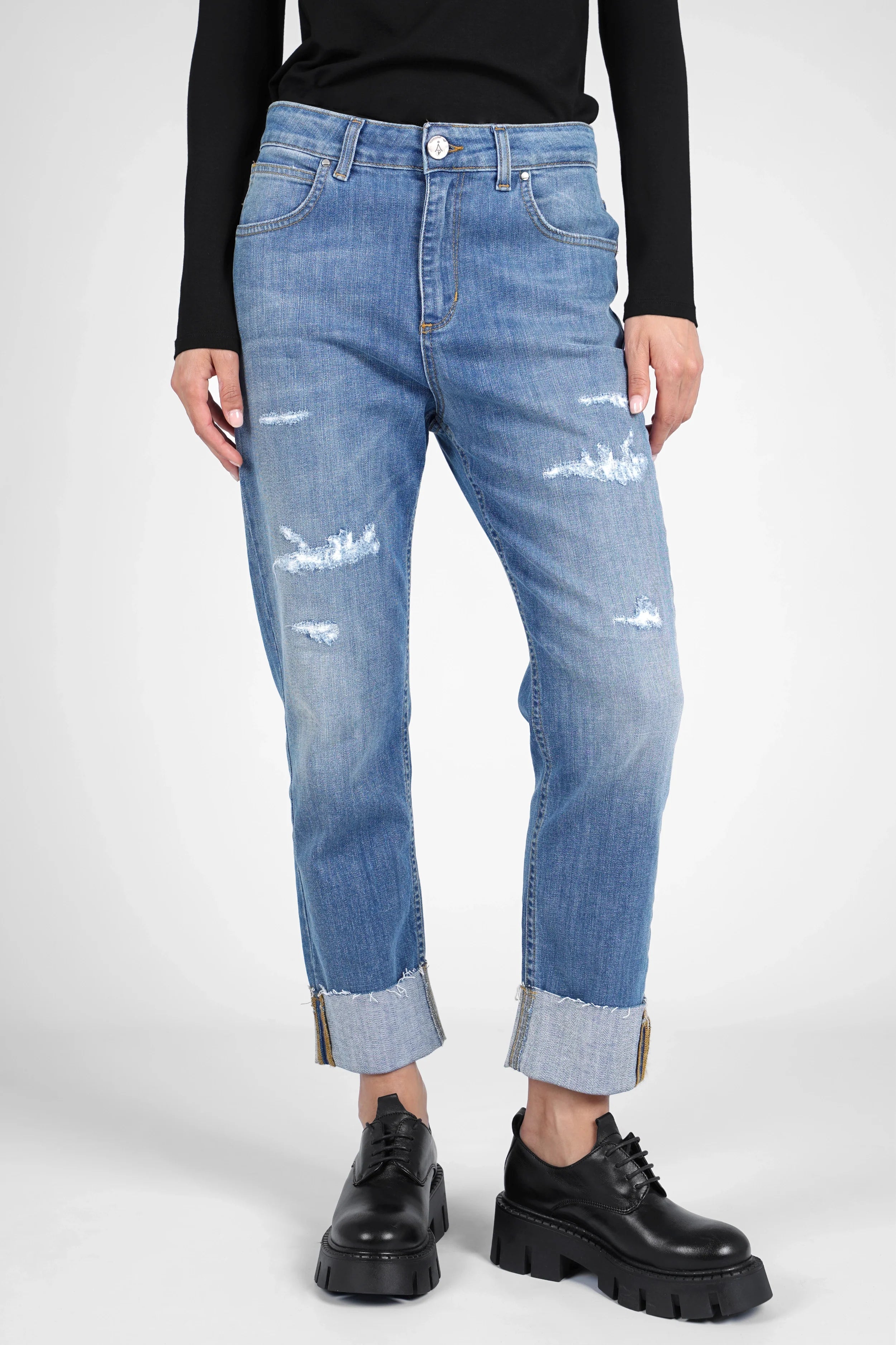 ALVA Boyfriend-Jeans with rolled raw-cut cuffs, destroyed details, mid waist, and relaxed fit in light blue denim