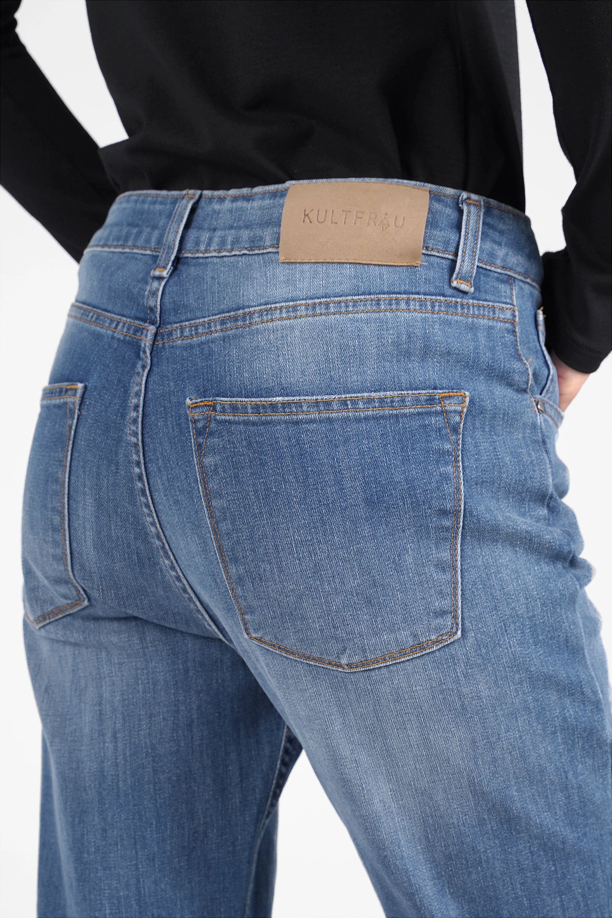 ALVA Boyfriend-Jeans mit Destroyed-Optik und fixiertem raw-cut Umschlag in mid waist Passform