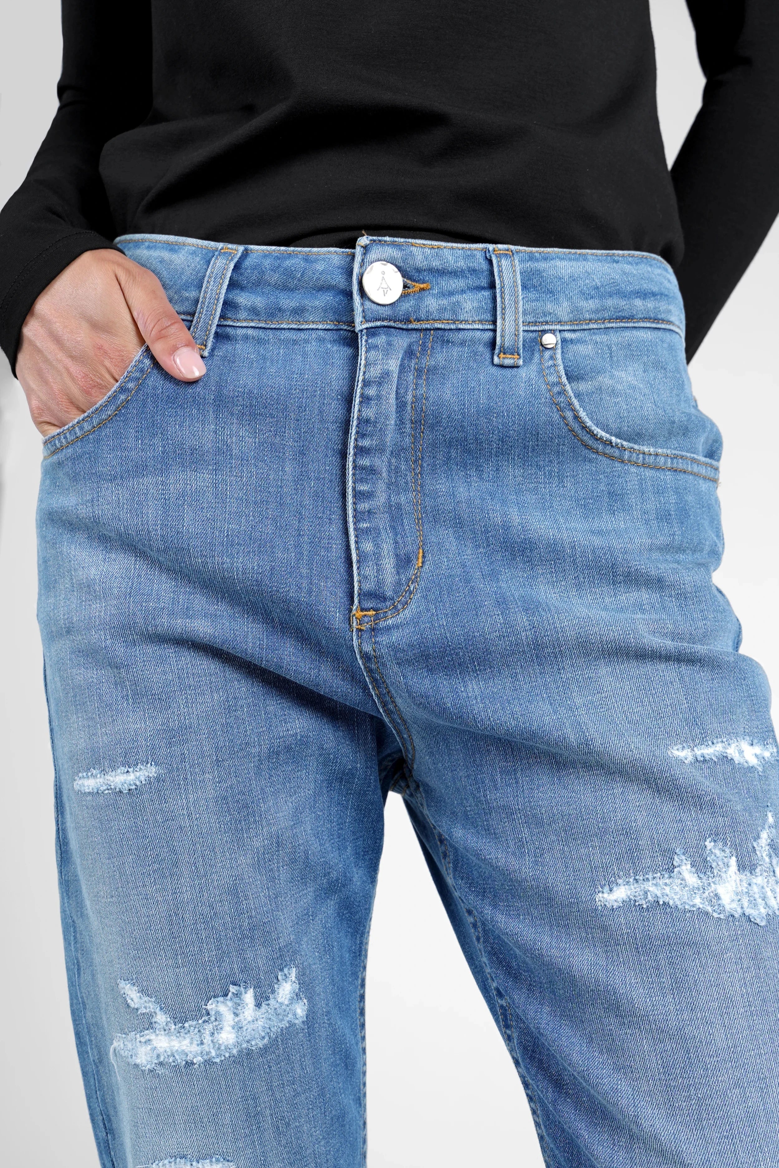 ALVA Boyfriend-Jeans mid waist destroyed blue denim with raw-cut cuff and relaxed fit