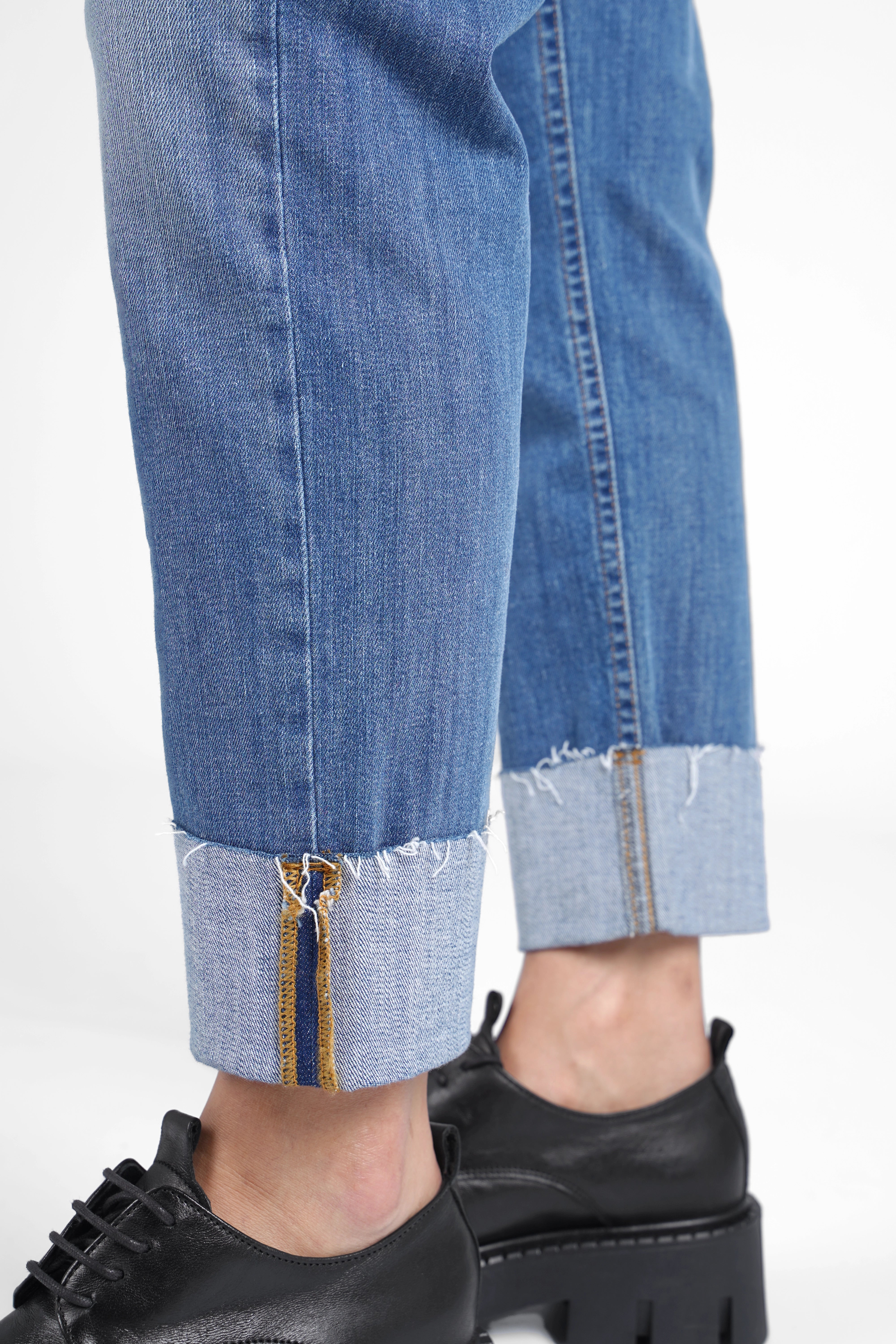 ALVA Boyfriend-Jeans mit Umschlag und Raw-Cut-Design in Destroyed-Optik, Mid Waist und leicht schmal zulaufendem Bein