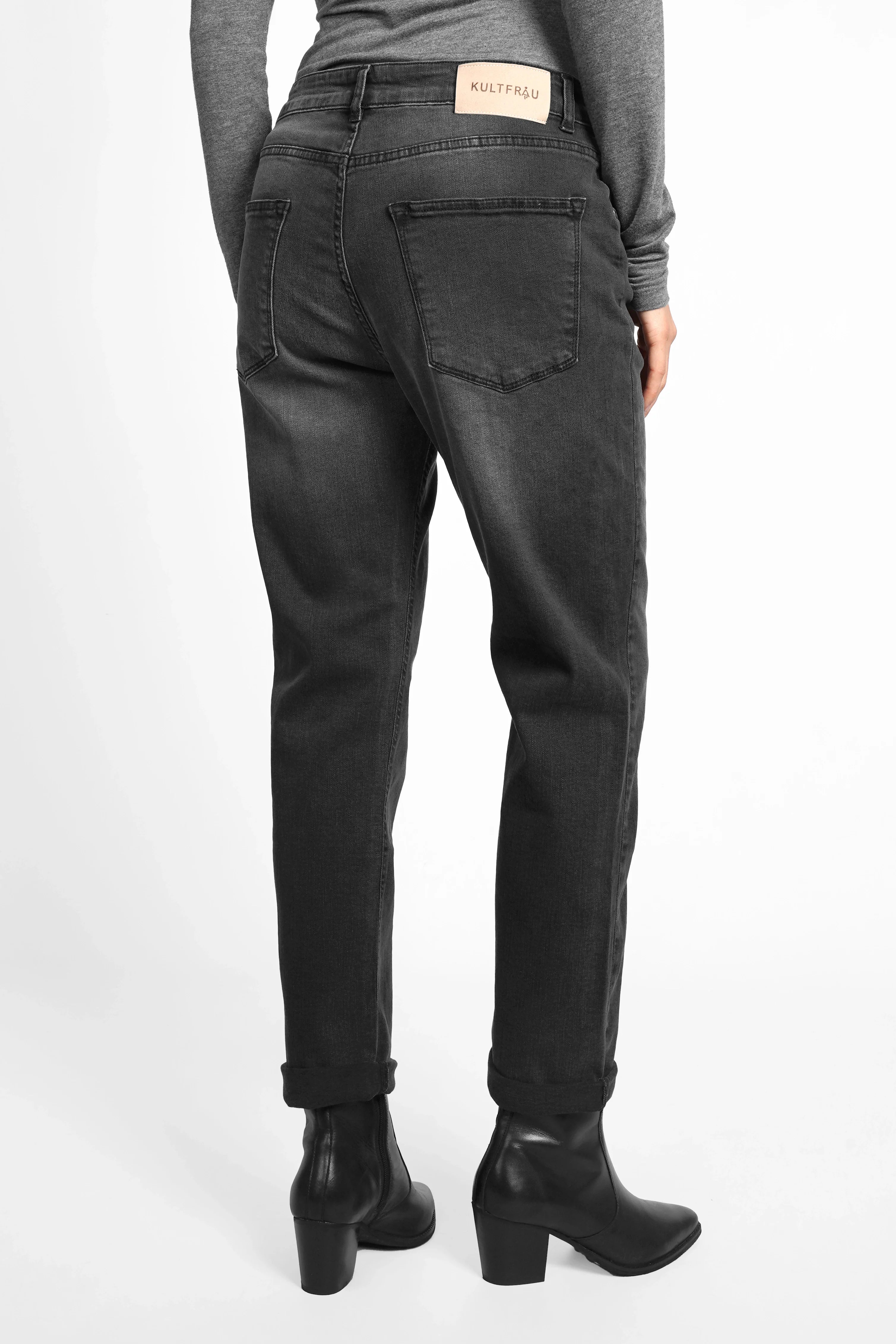 ALVA Boyfriend-Jeans in faded black, mid waist, soft stretch denim with tapered leg and 5-pocket style.